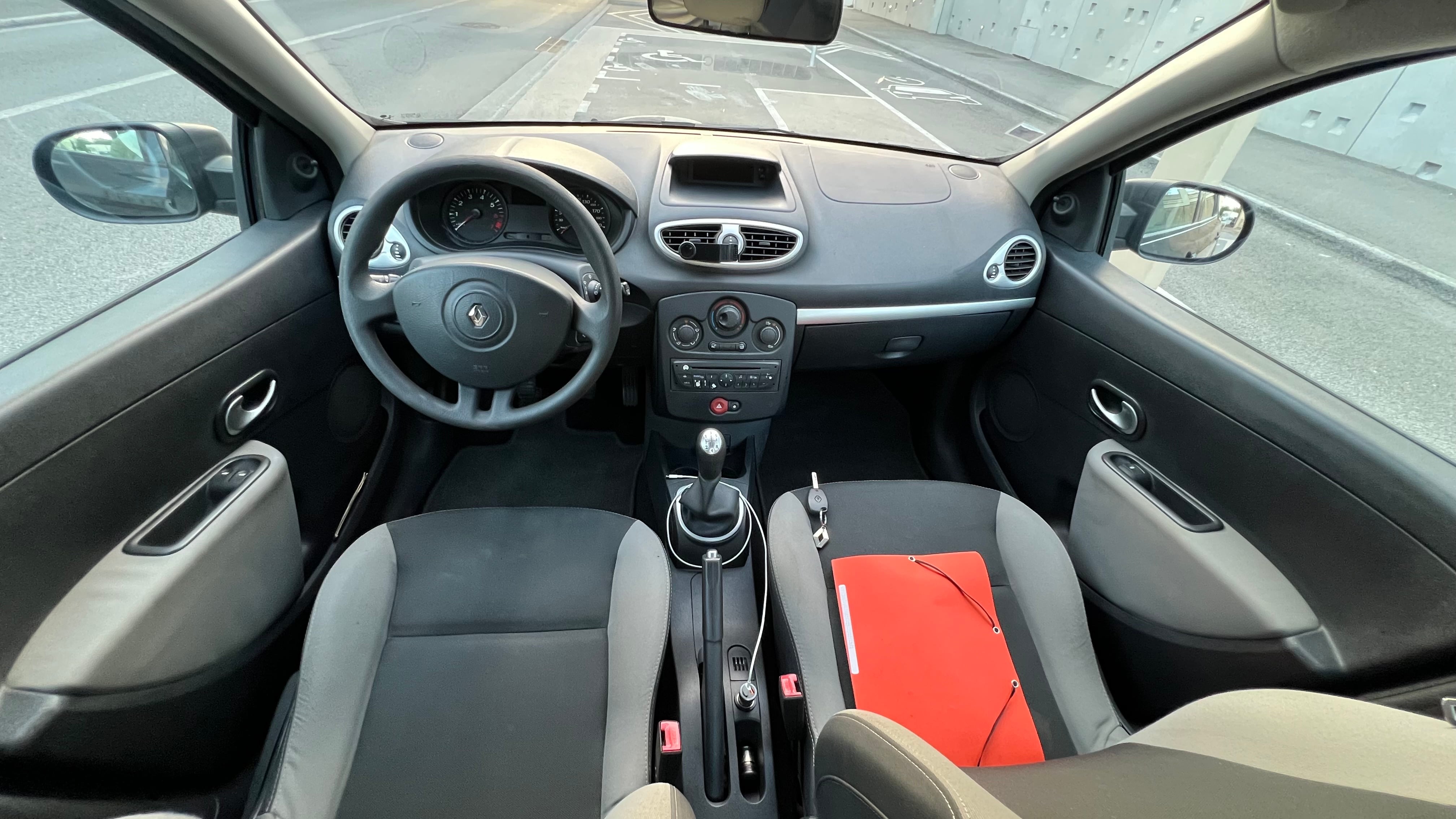 Renault Clio 3 essence avec Siège bébé