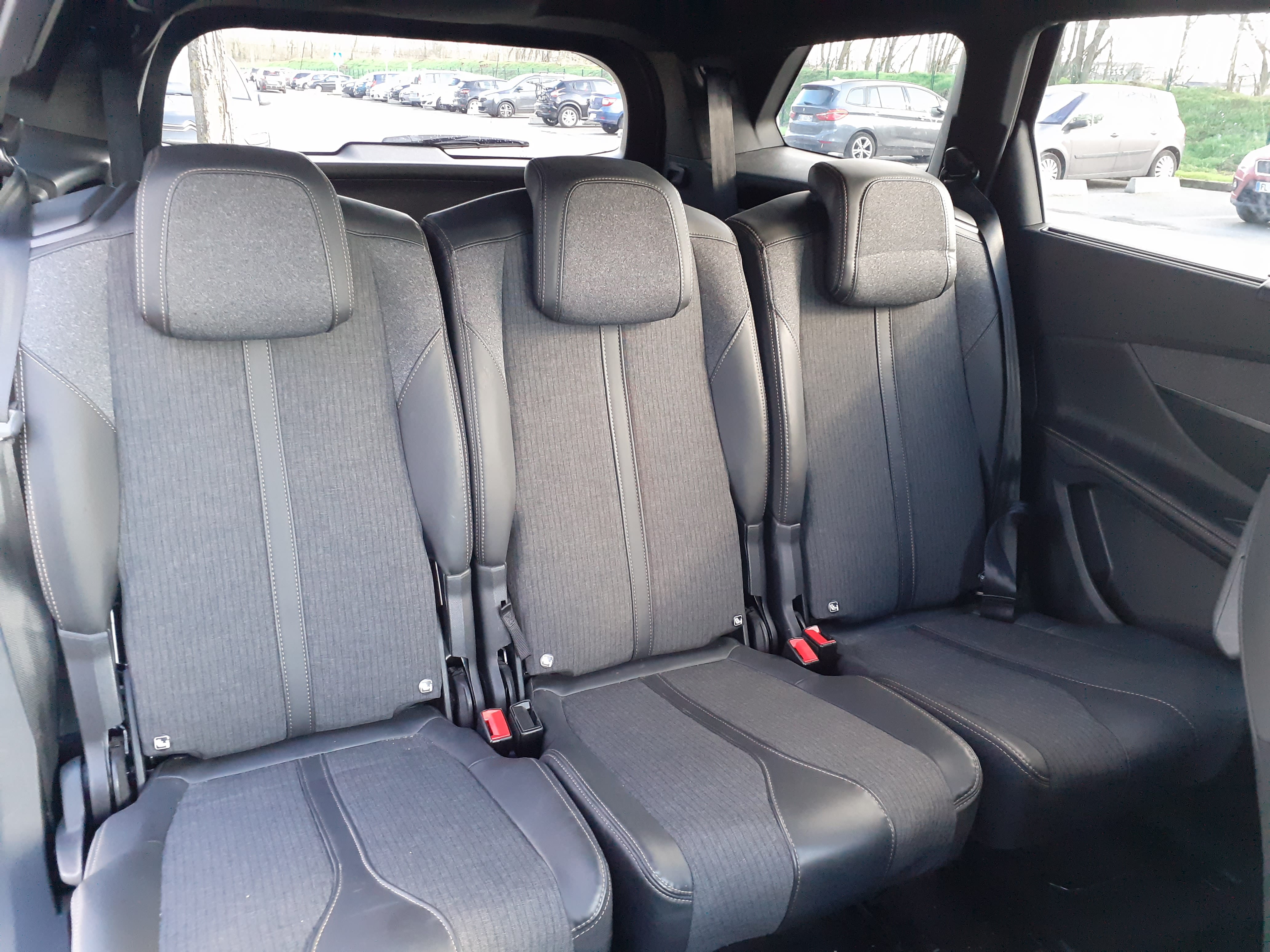 Peugeot 5008 avec Apple CarPlay