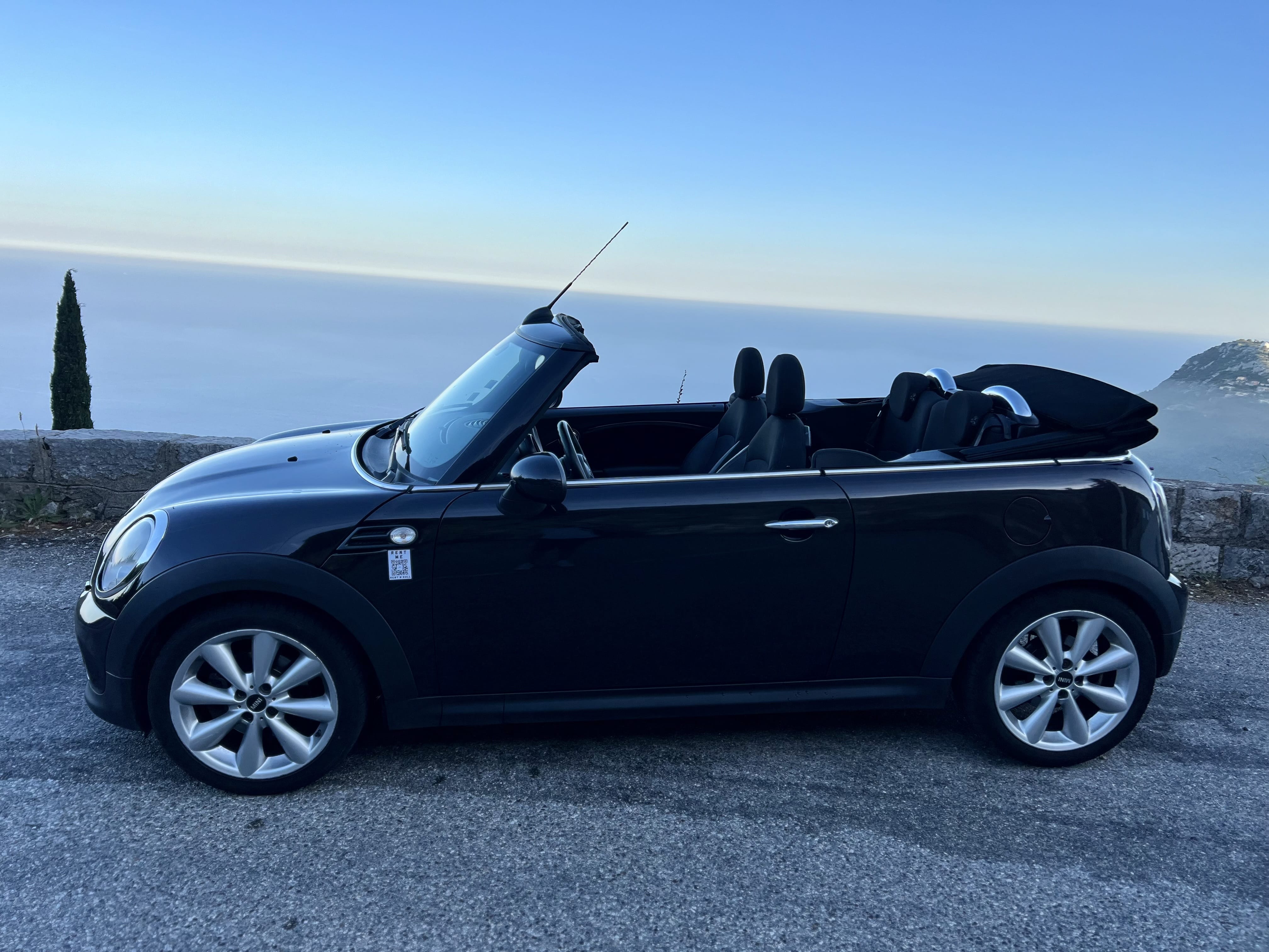 Mini Cabriolet Red hot automatique with Air conditioning