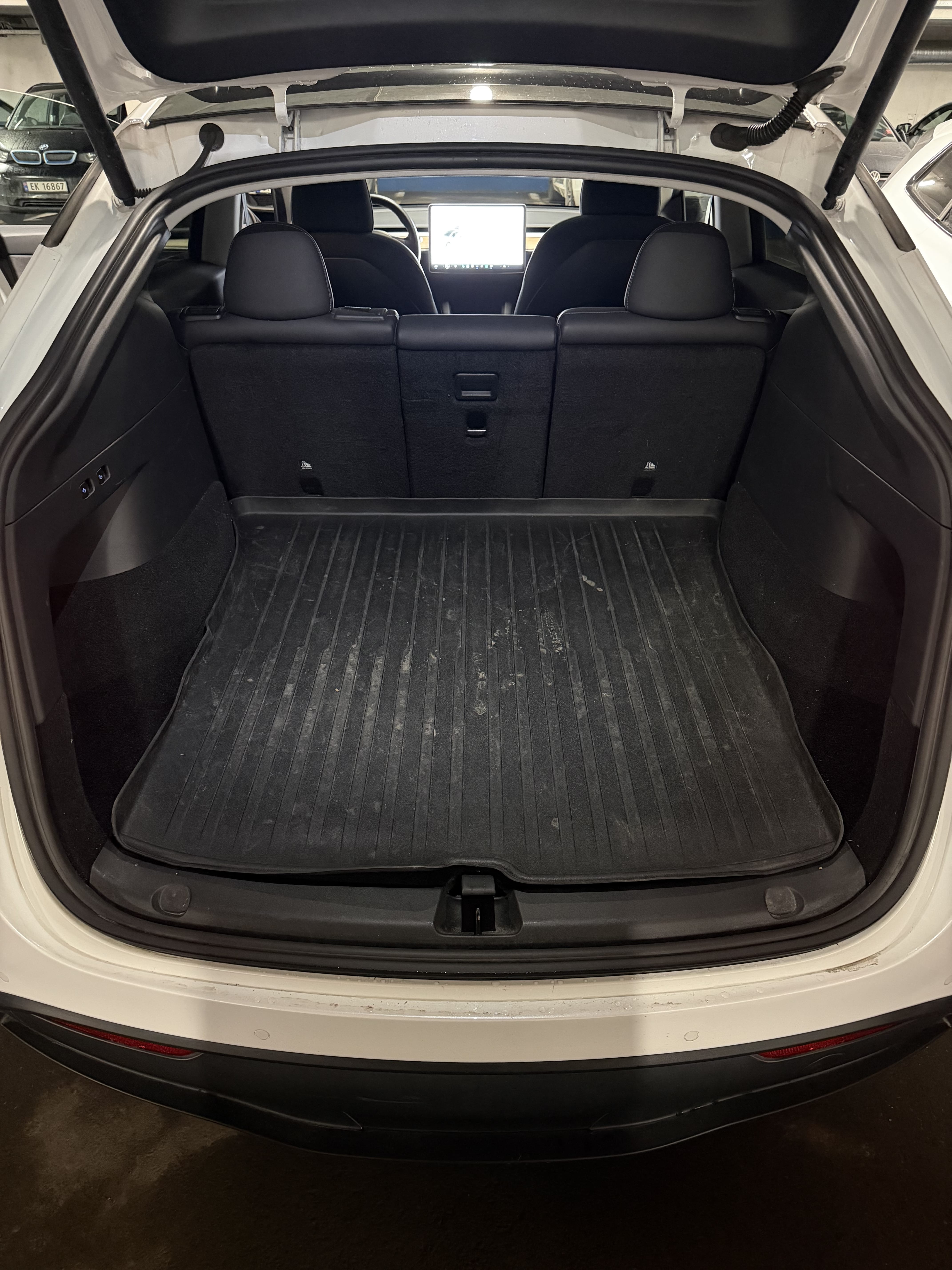 Tesla Model Y Long Range med Cruisekontroll