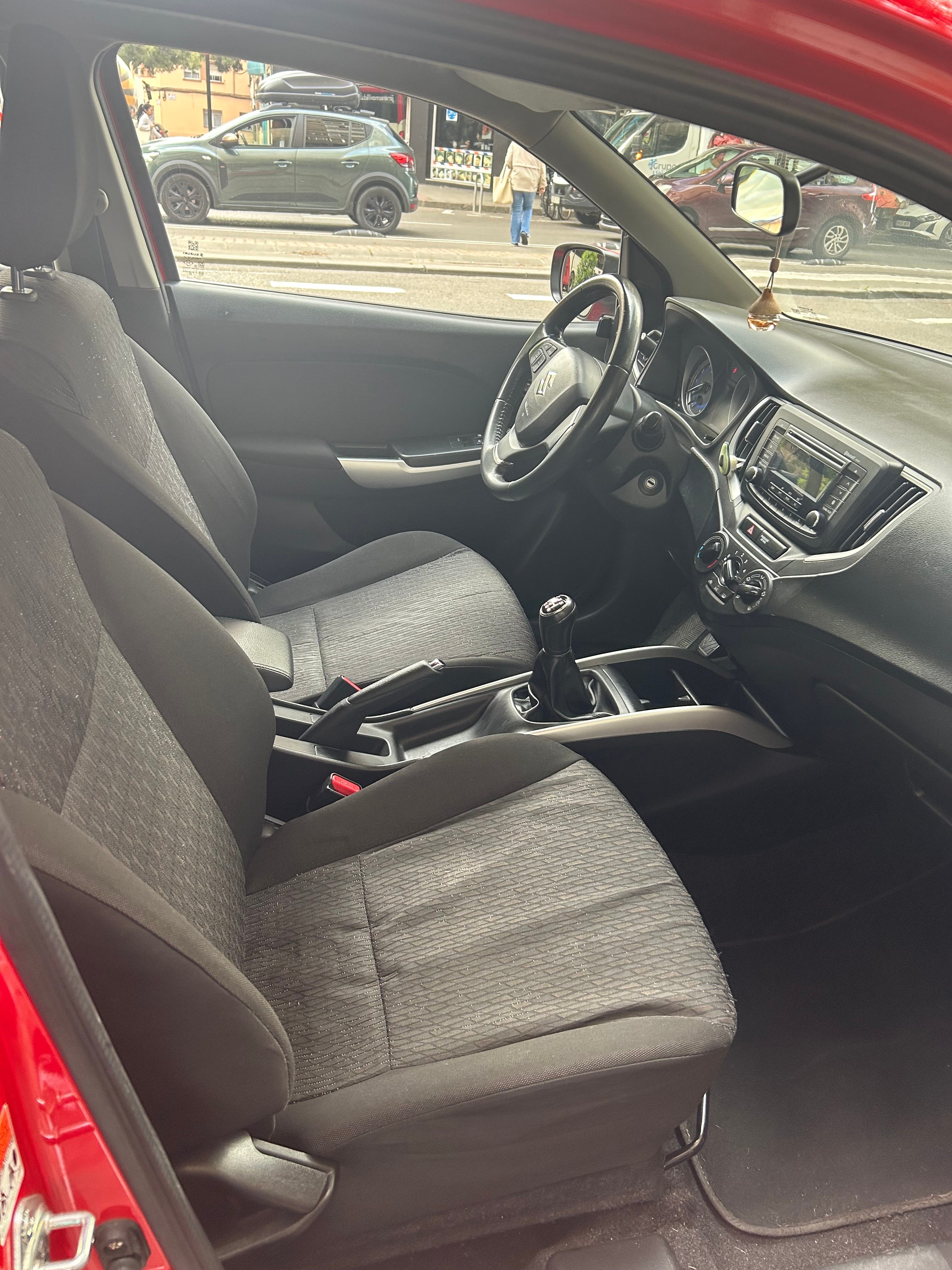 Suzuki Baleno con Radio 