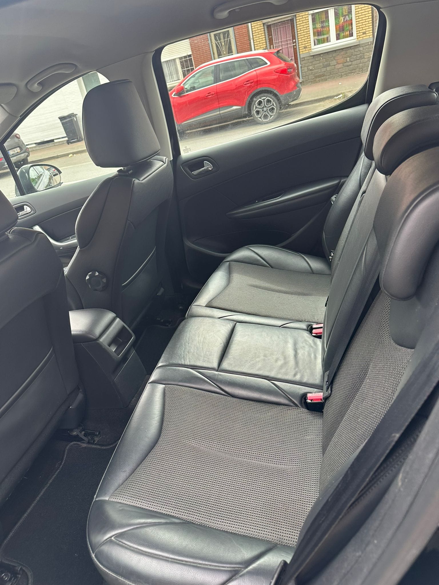 Peugeot 308 avec Siège bébé