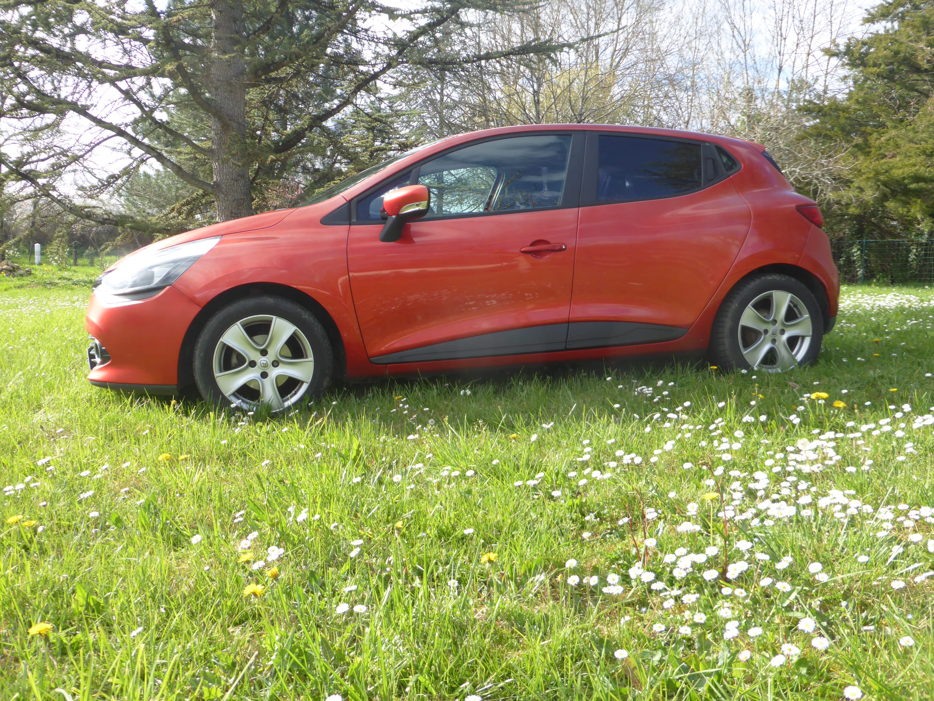 Renault Clio ROUGE 1.2 16V 75CH ZEN avec Climatisation
