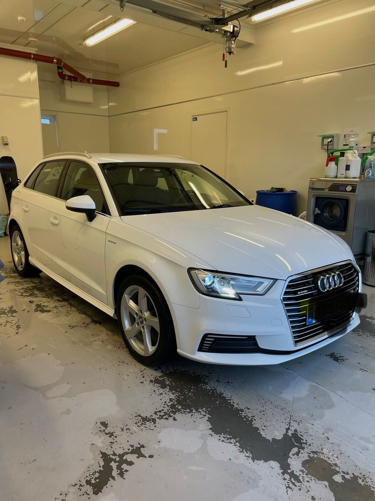 Audi A3, 2015, Blyfri 95 / Elektrisk (hybrid), automatisk