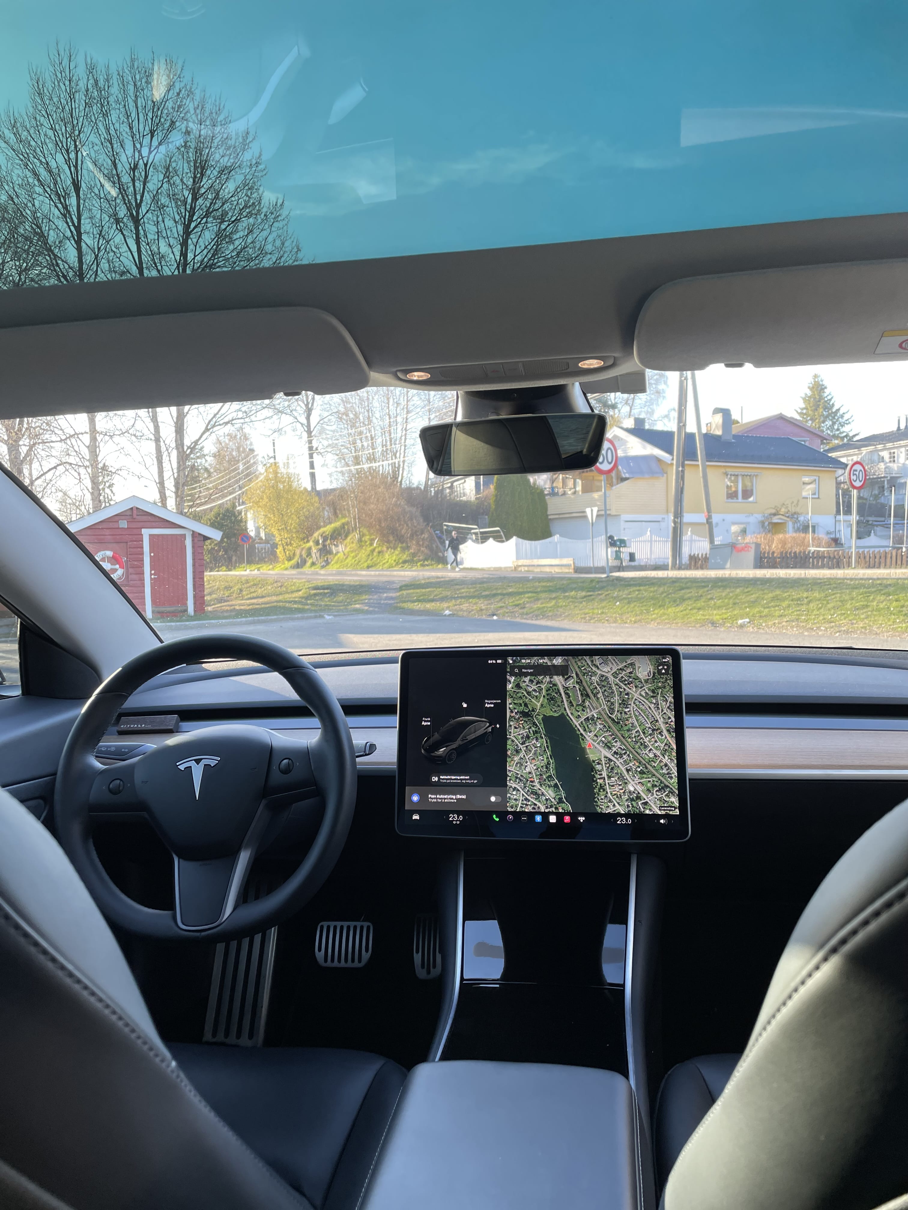 Tesla Model 3 med Cruisekontroll