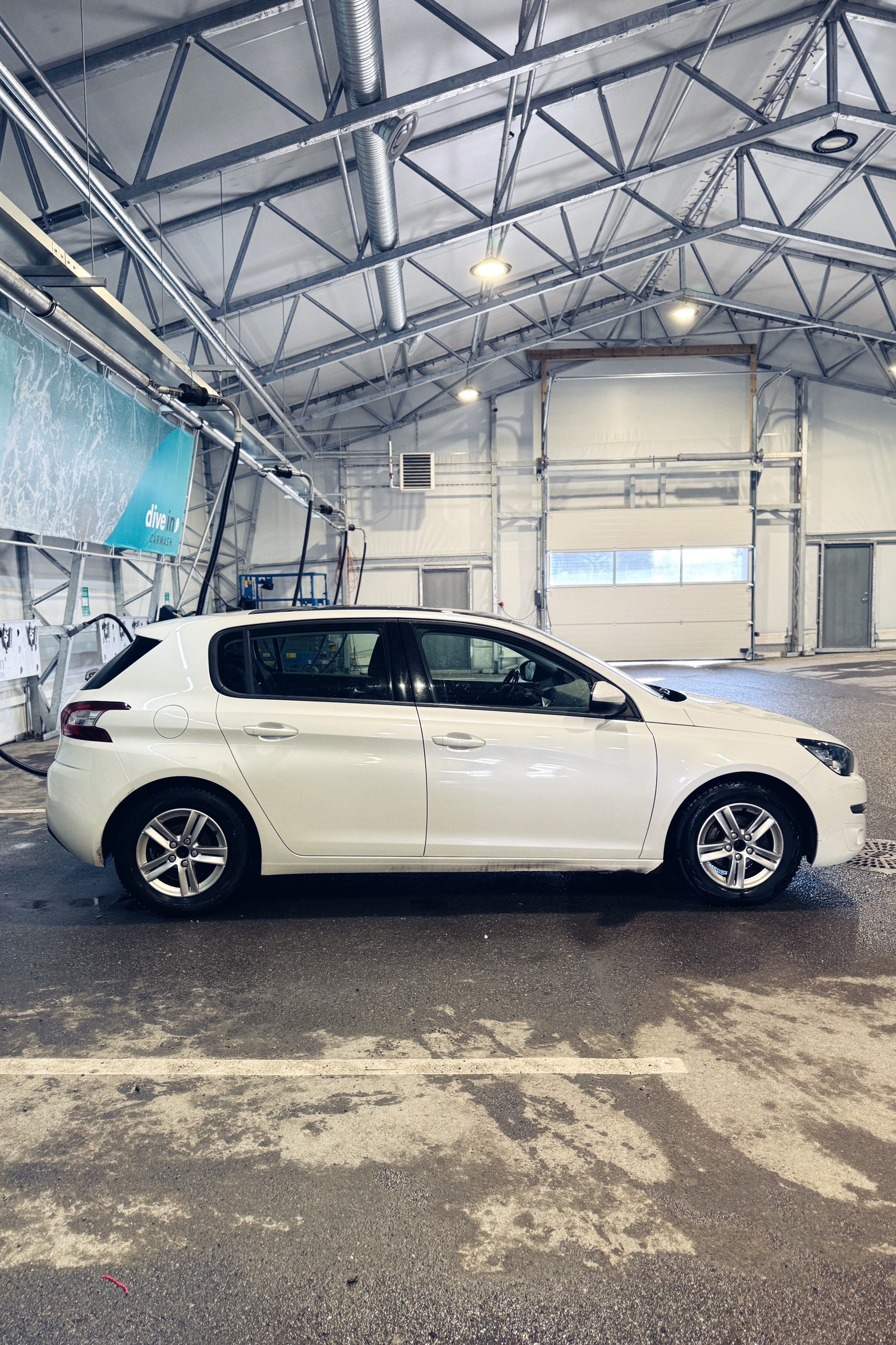 Peugeot 308 with Cruise control