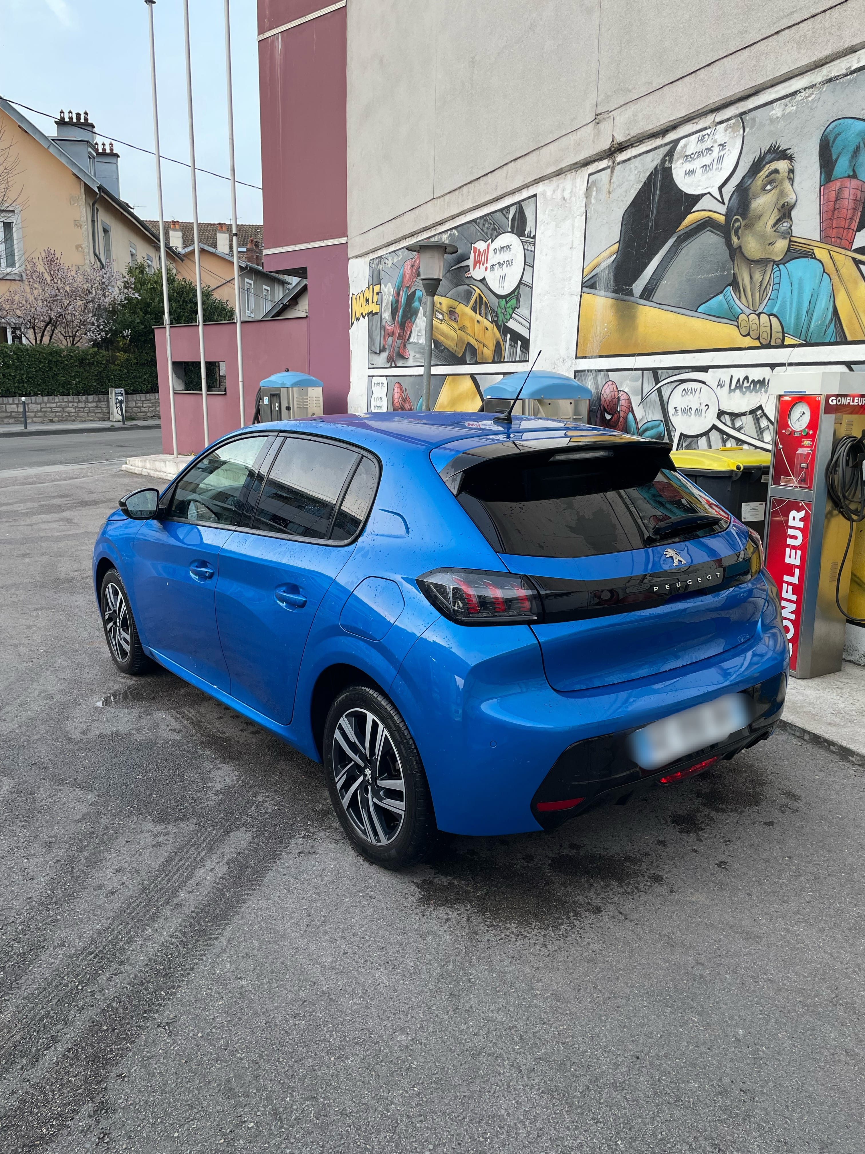 Peugeot 208 avec GPS