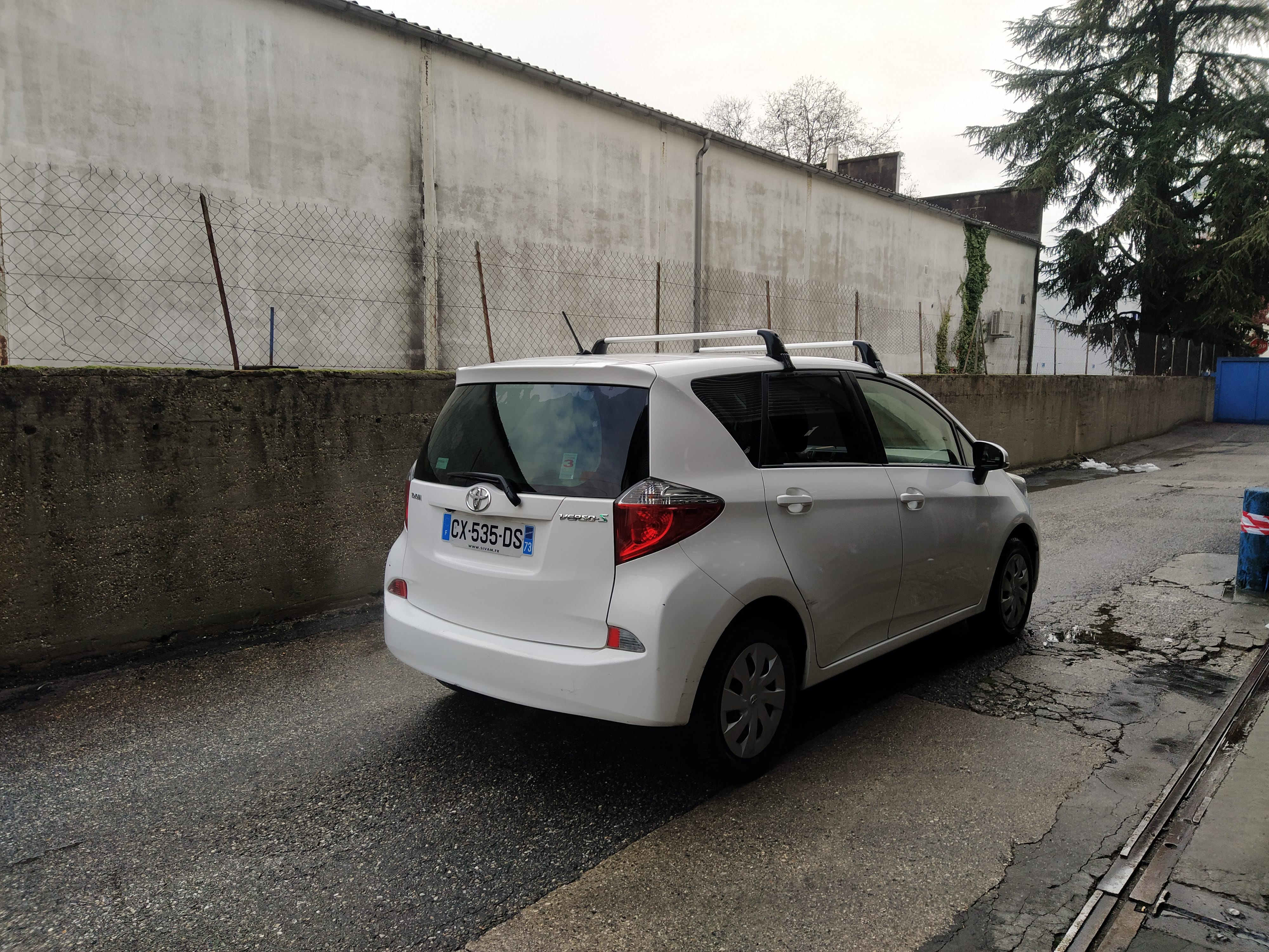 Toyota Verso-S avec Entrée audio / iPod