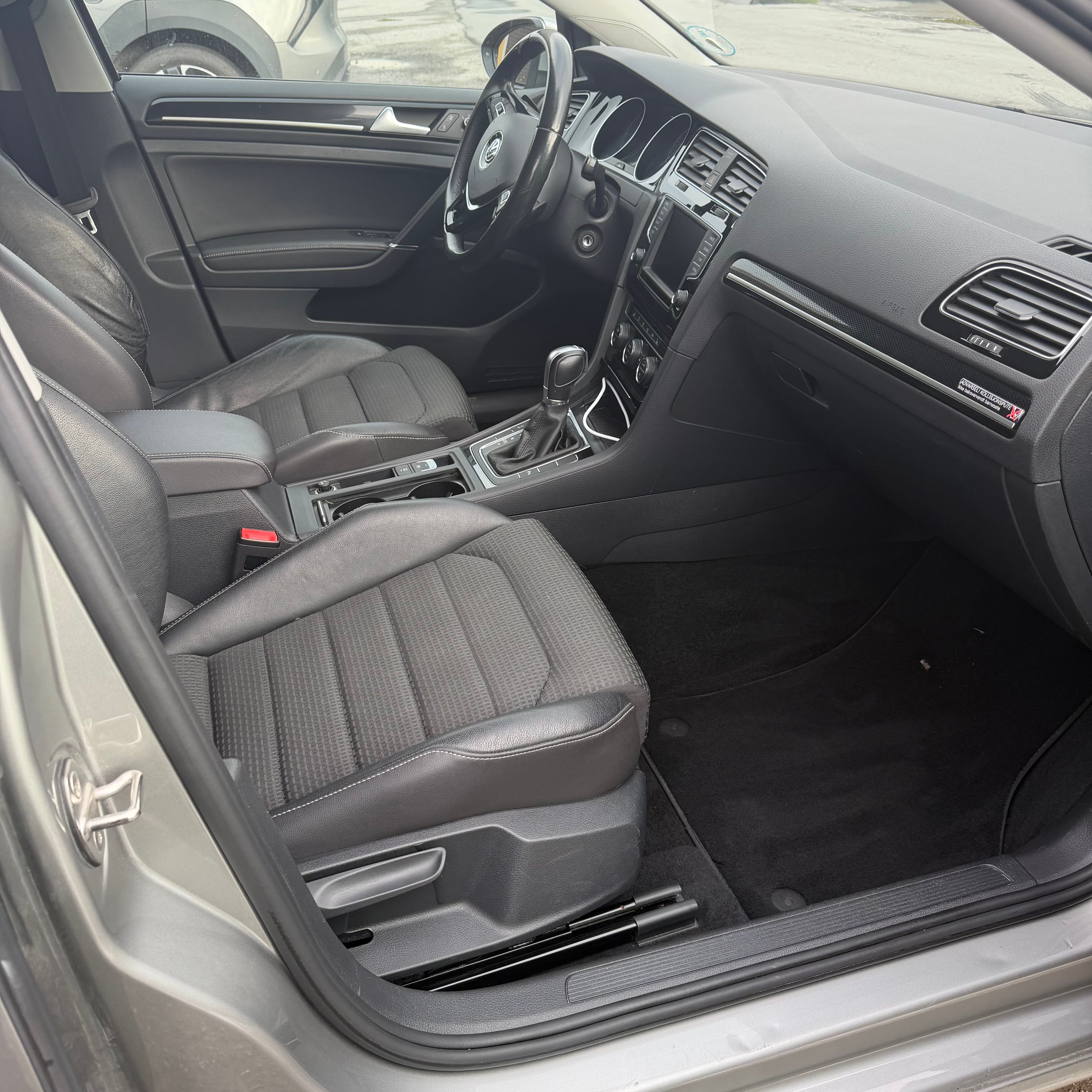 Volkswagen Golf with Cruise control