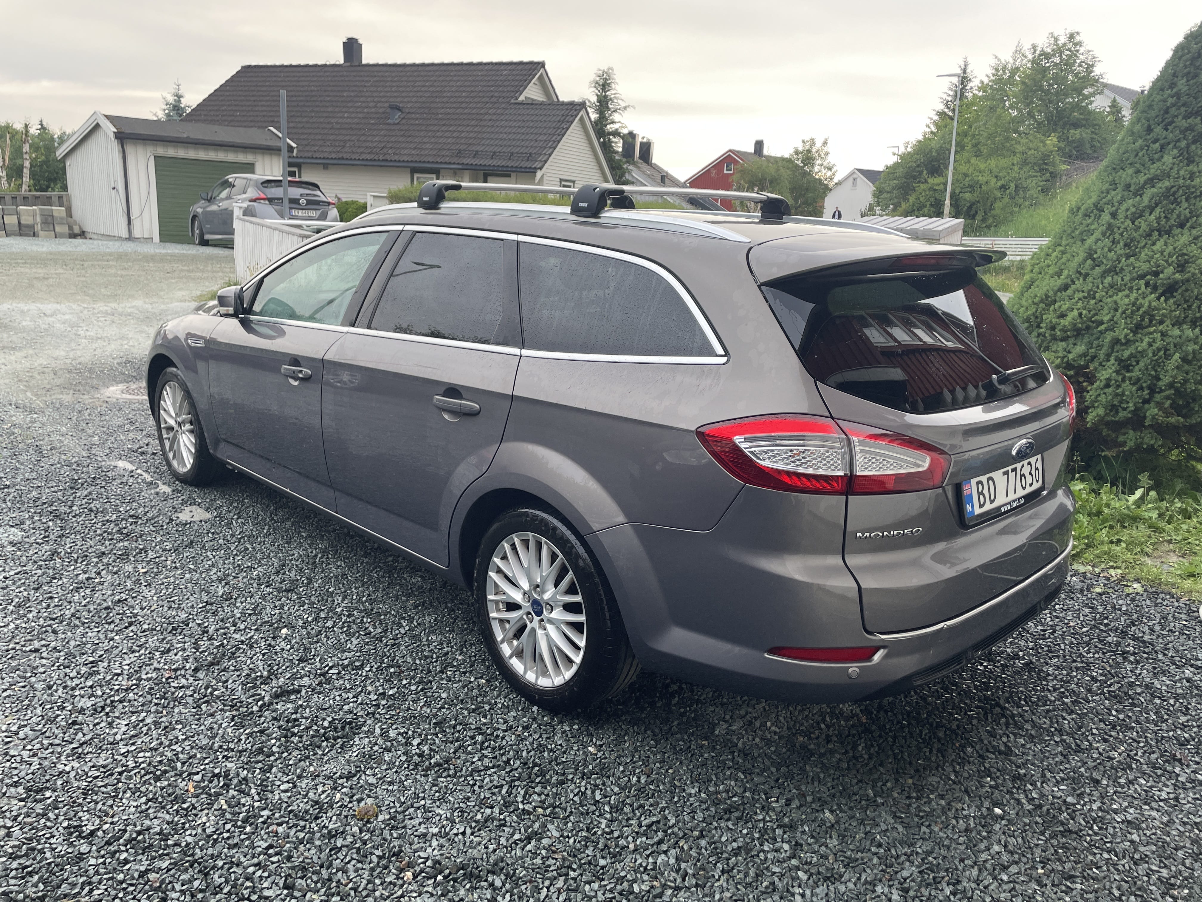 Ford Mondeo SW Automatic transmission,roof cargo box with GPS