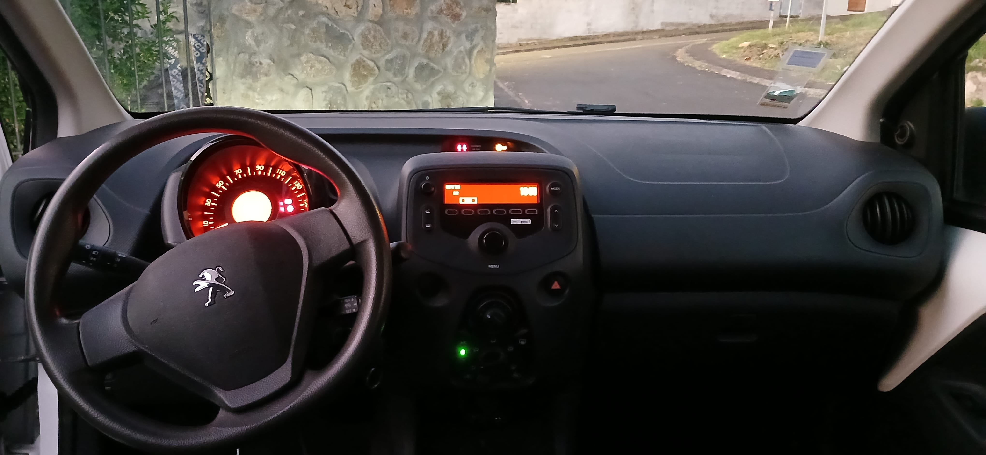 Peugeot 108 1.0 VTI 72 CH avec Audio Bluetooth