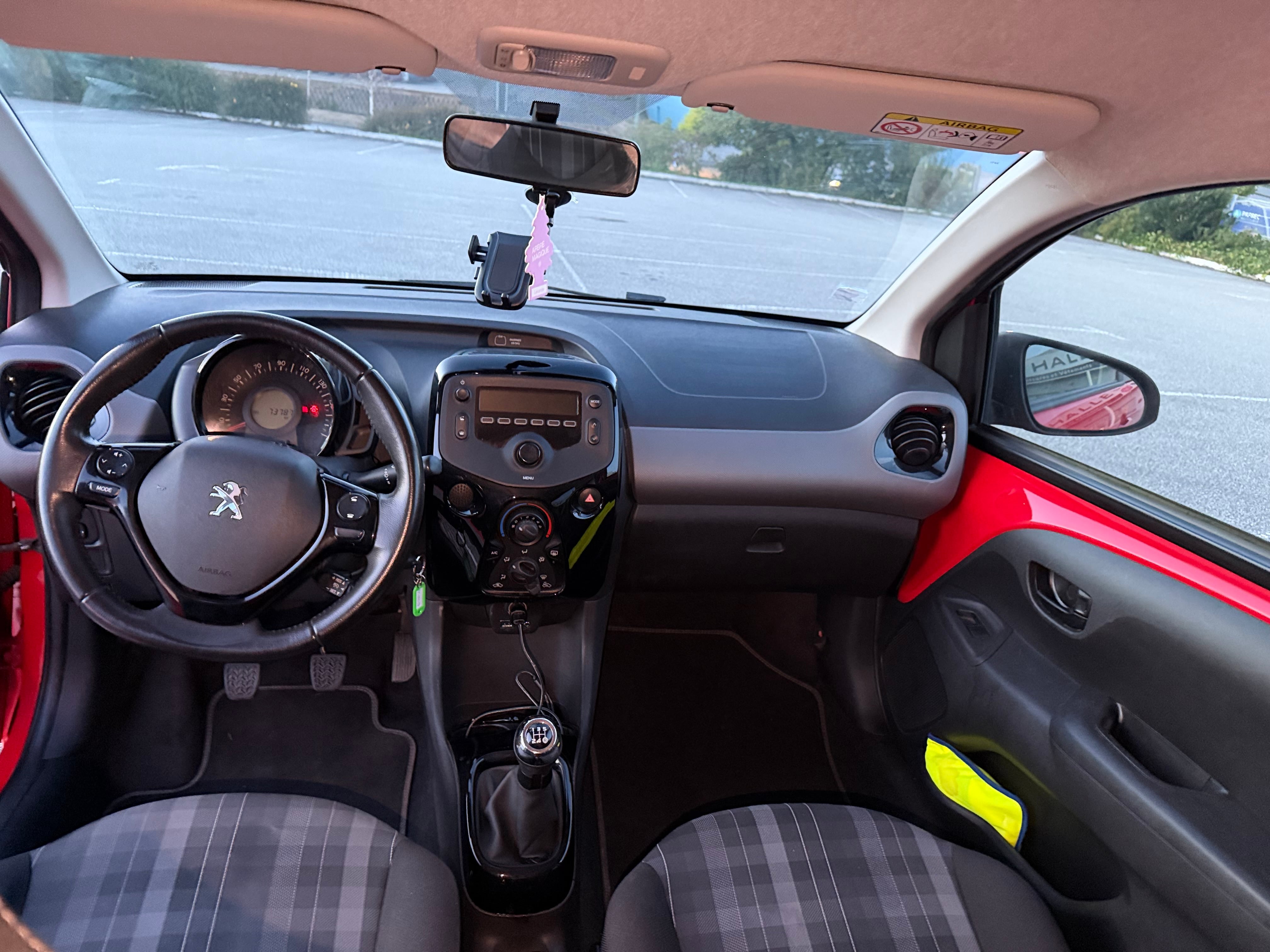 Peugeot 108 avec Port USB
