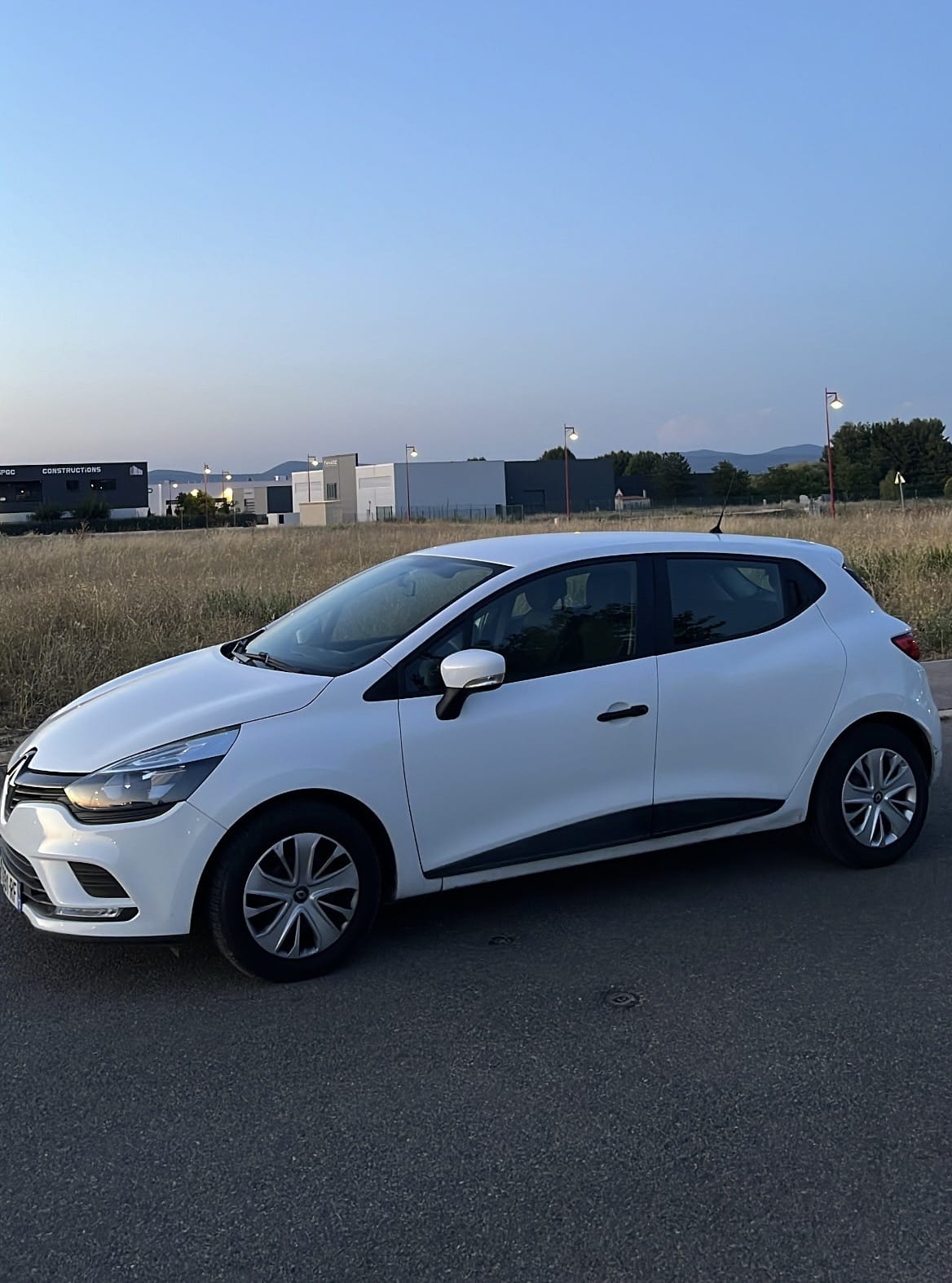 Renault Clio 2018 with Air conditioning