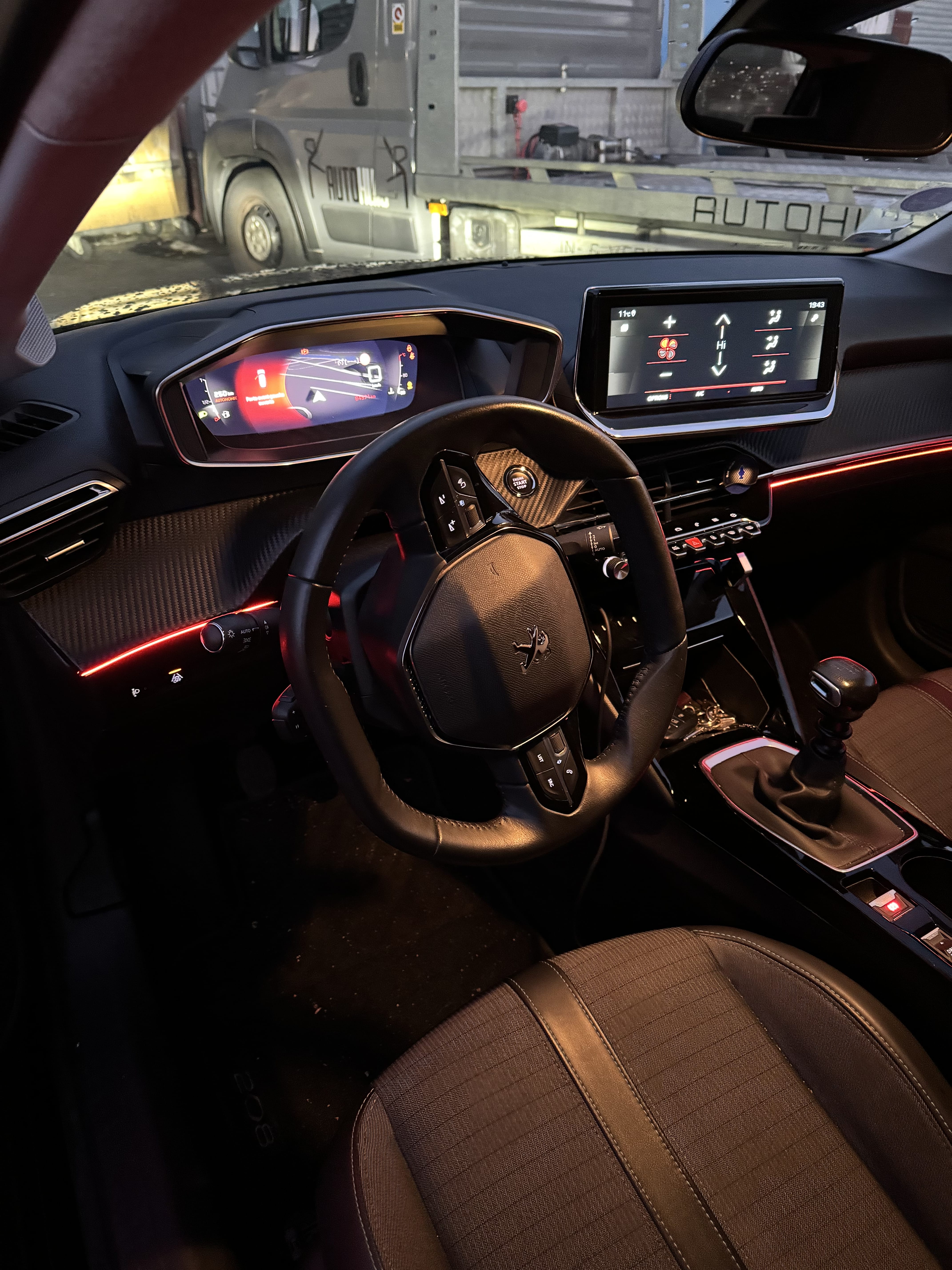 Peugeot 208 avec Apple CarPlay
