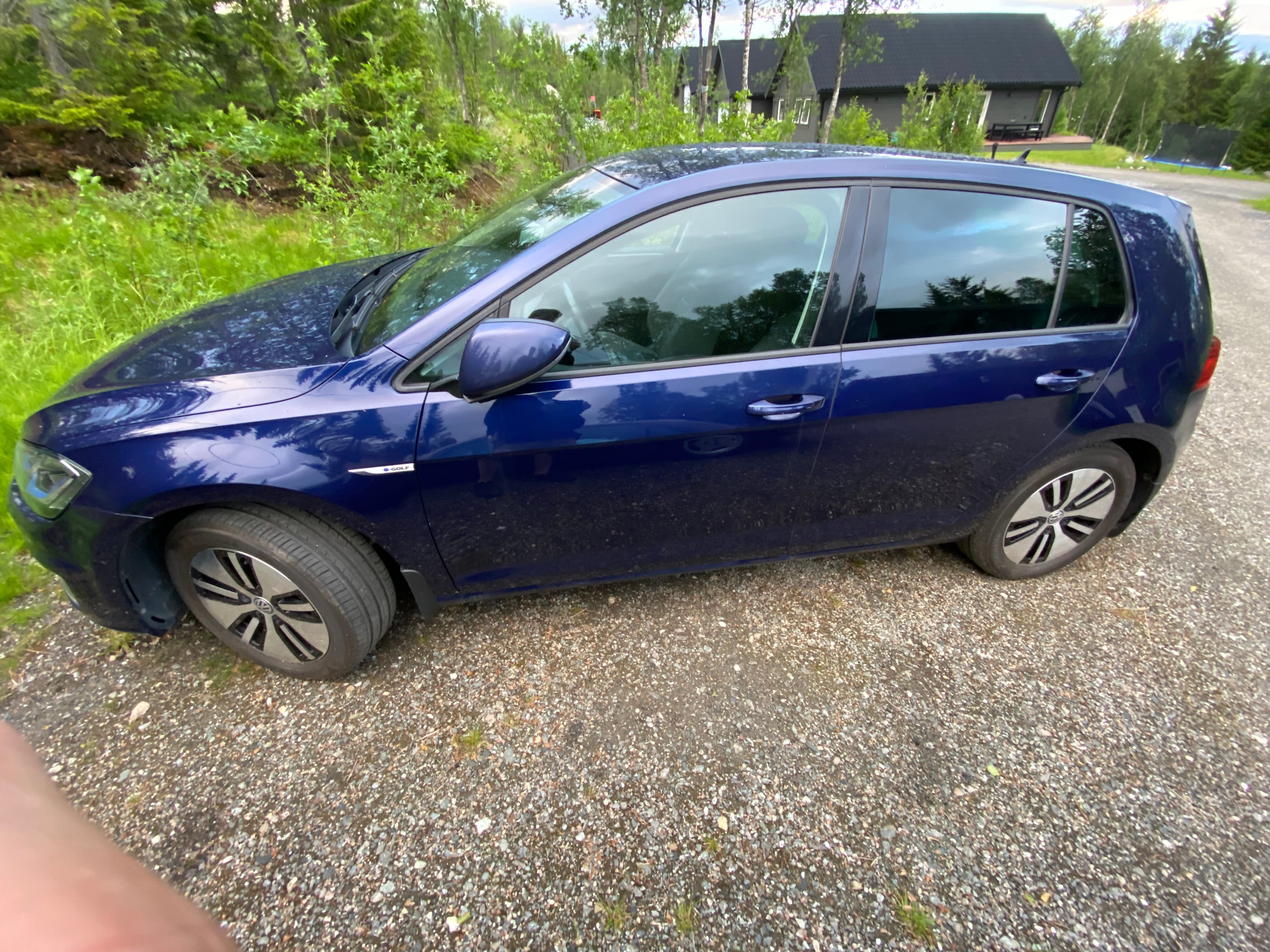 Volkswagen e-Golf 230 kilometer rekkevidde/range - varmepumpe/heatpumpe- barnesete og sittepute for barn mit Klimaanlage