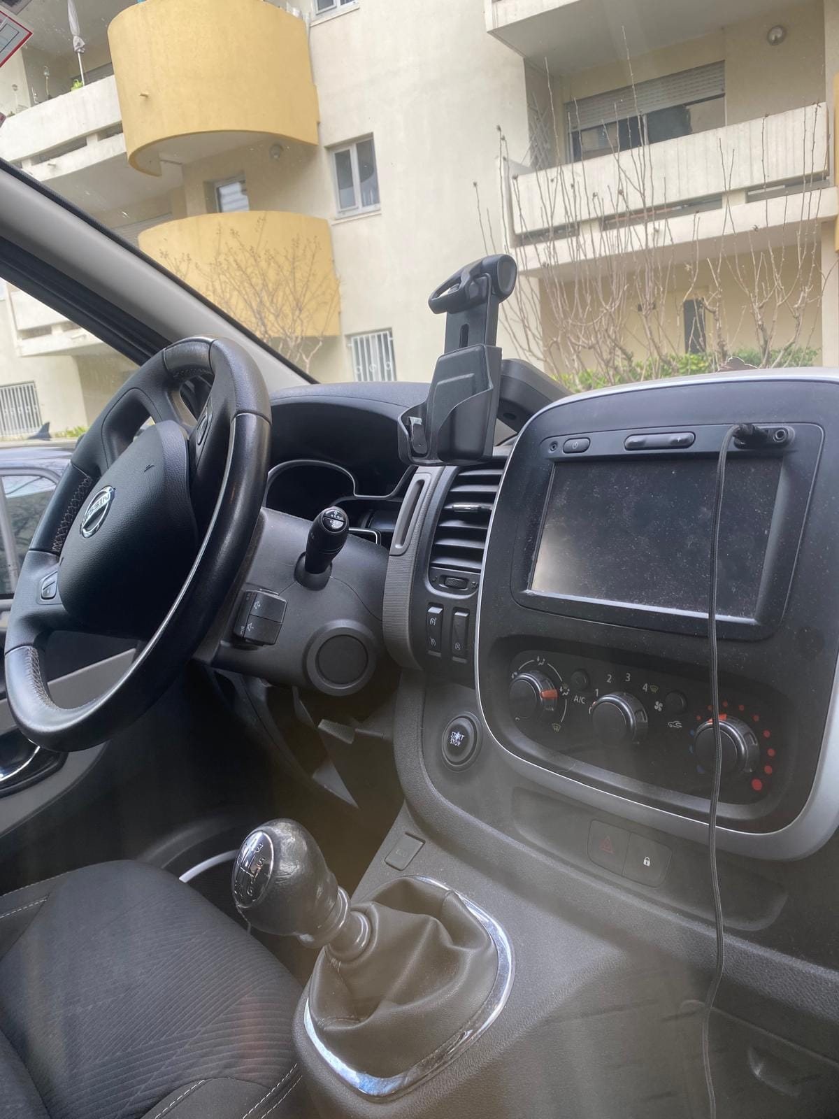 Nissan NV300 avec GPS