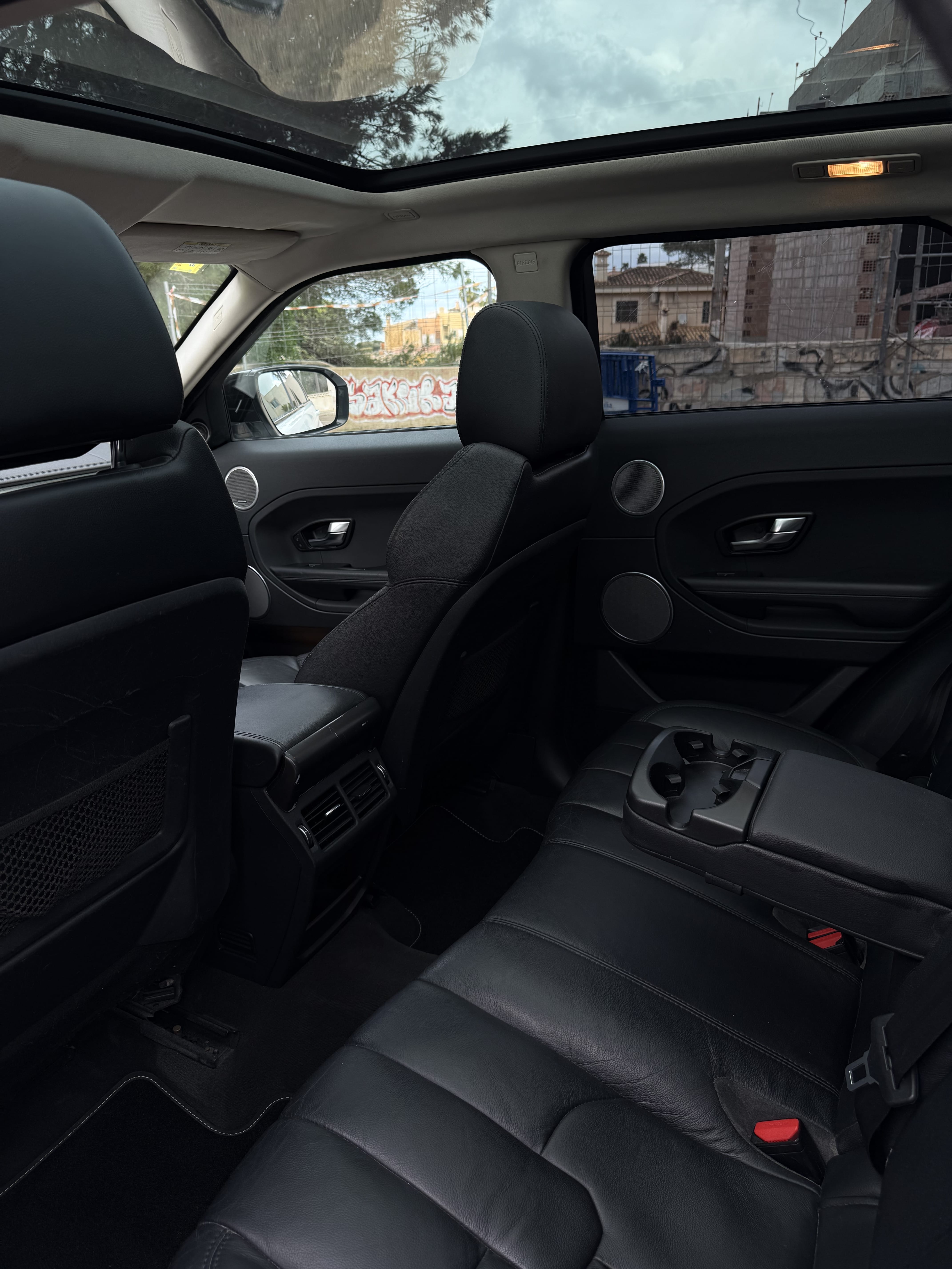 Land-Rover Range Rover Evoque R-Dynamic SE 2.2 SD4 avec Siège bébé