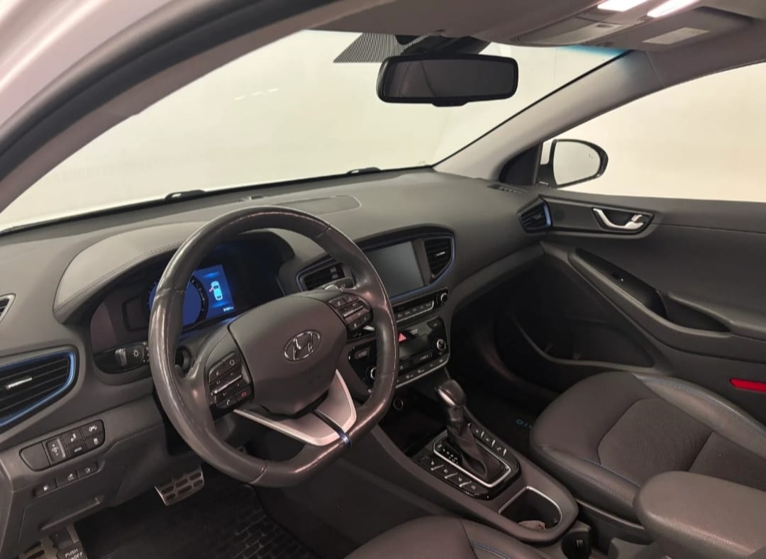Hyundai Ioniq with Cruise control
