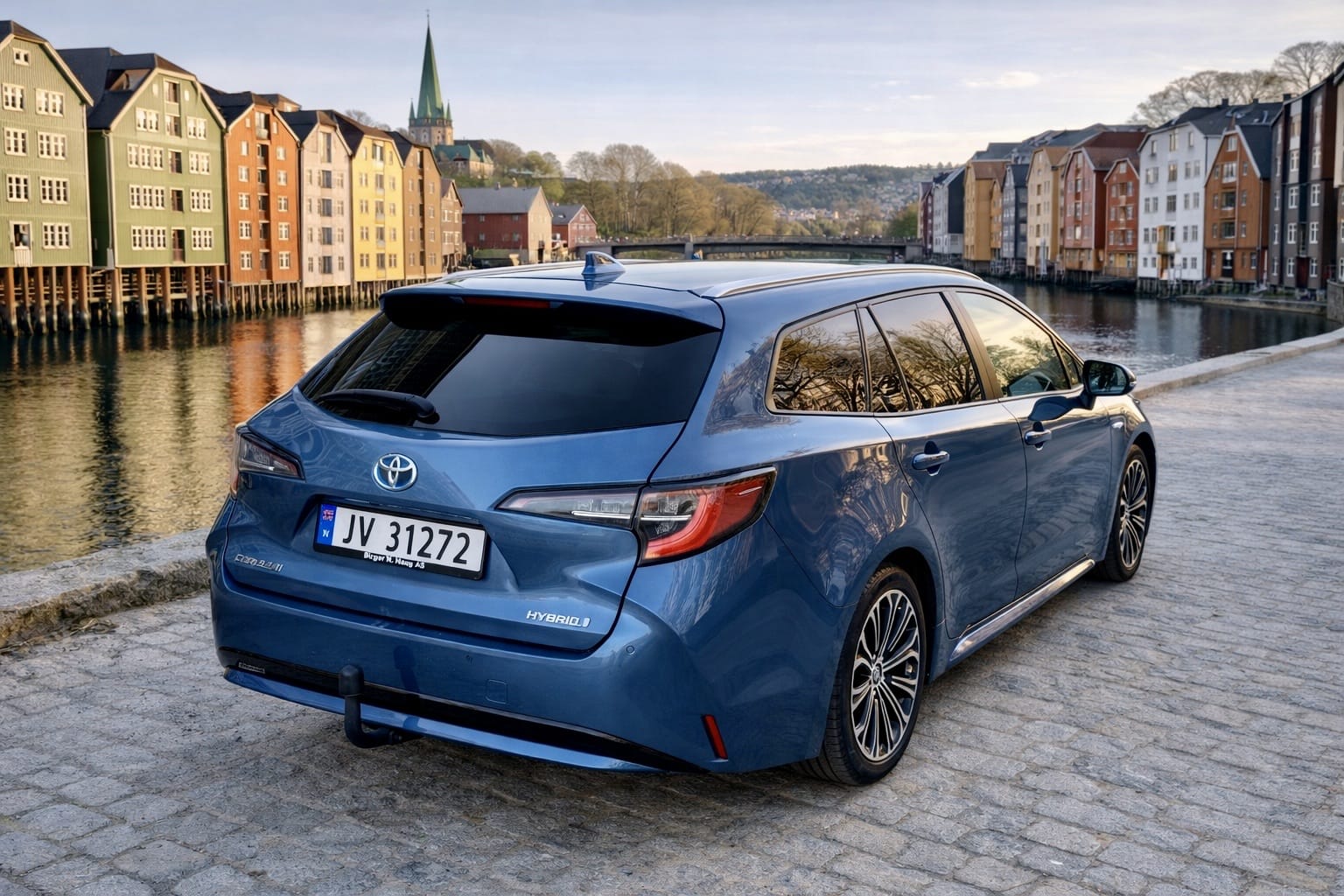 Toyota Corolla 1.8 Hybrid (Petrol–Electric) med Aircondition