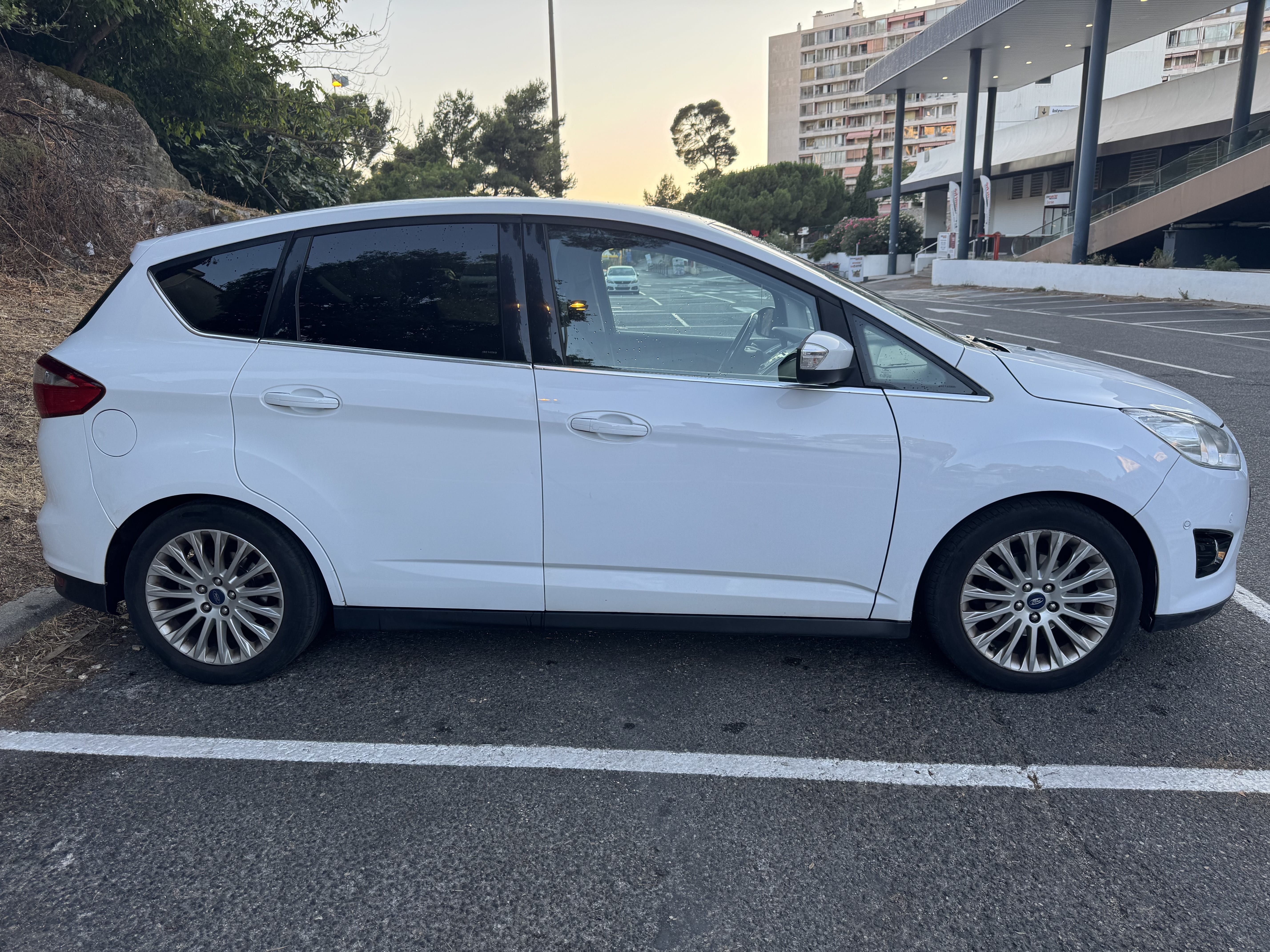 Ford C-Max mit Autoradio
