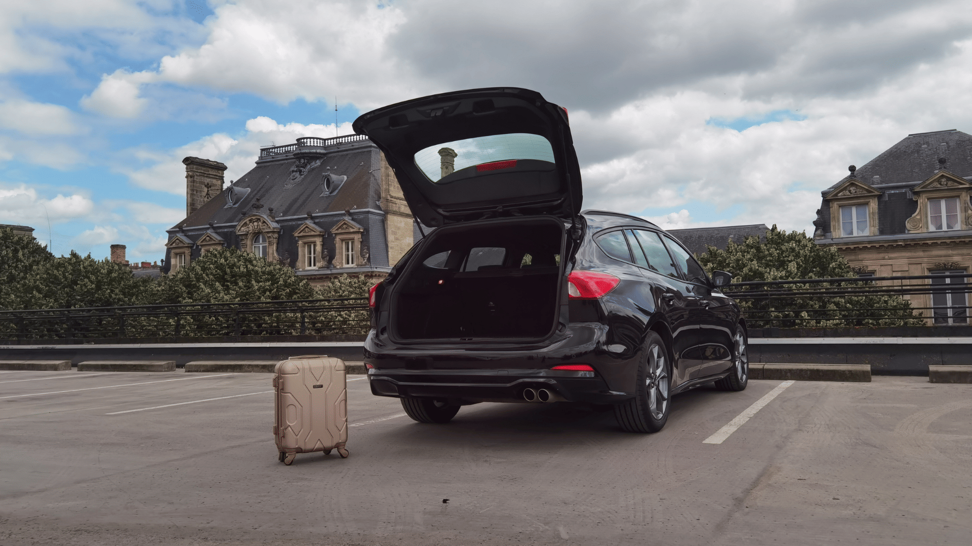 Ford Focus SW Break ST-Line | AUTO | Coffre Énorme | GARE ST-JEAN (750m) avec Pneus neige