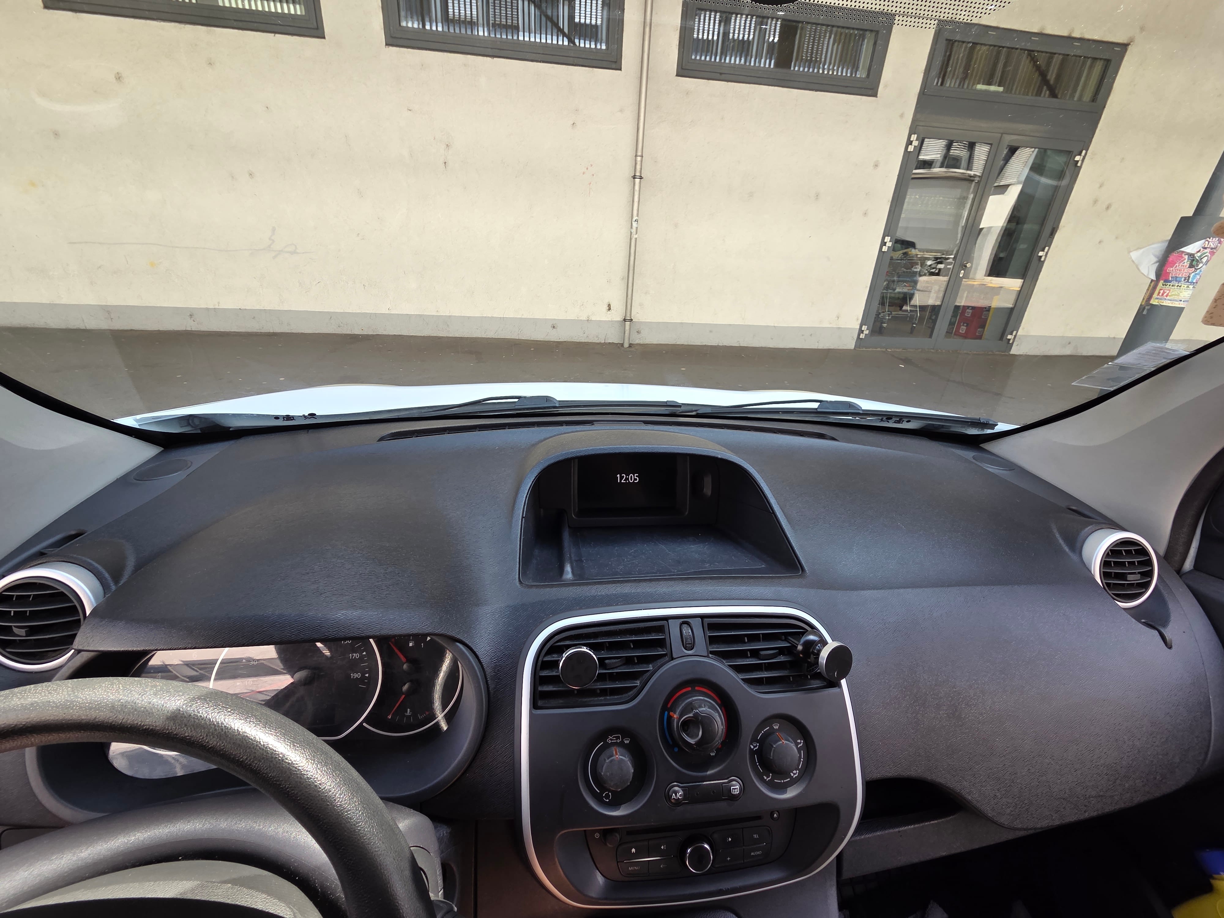 Renault Kangoo Kastenwagen mit Kindersitz