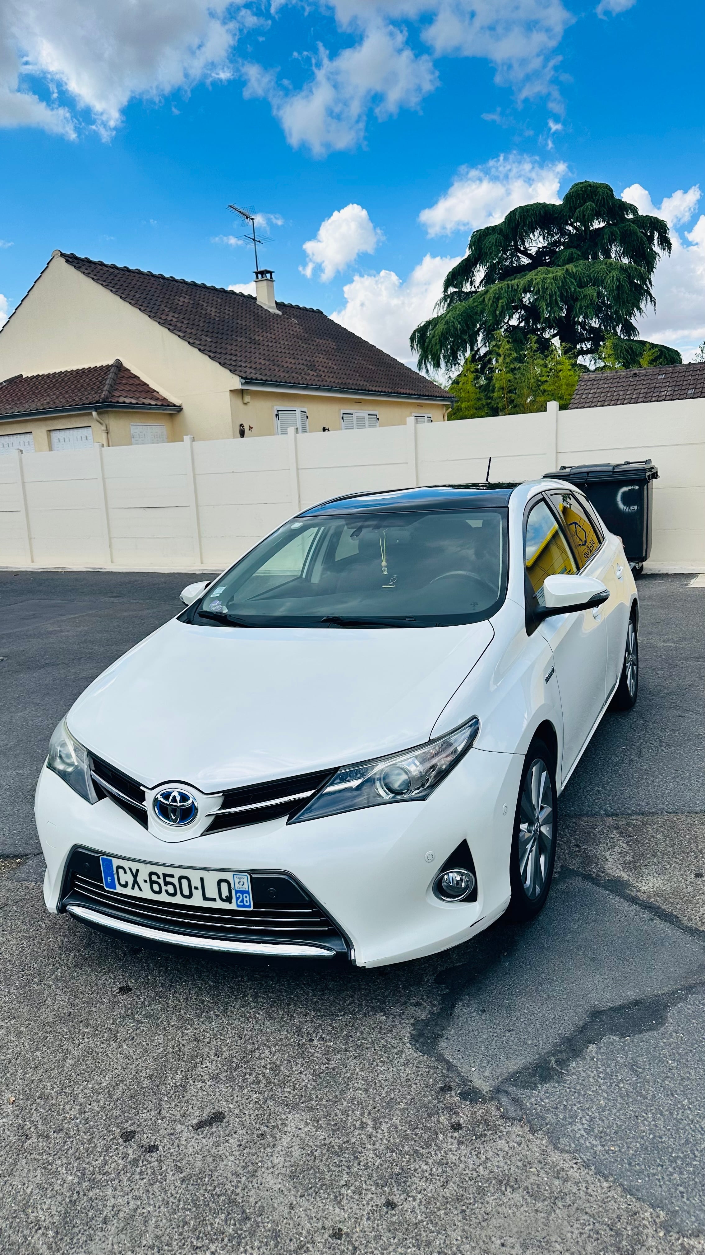 Toyota Auris Hybride, 2013, Essence 95 / Électrique (hybride), automatique