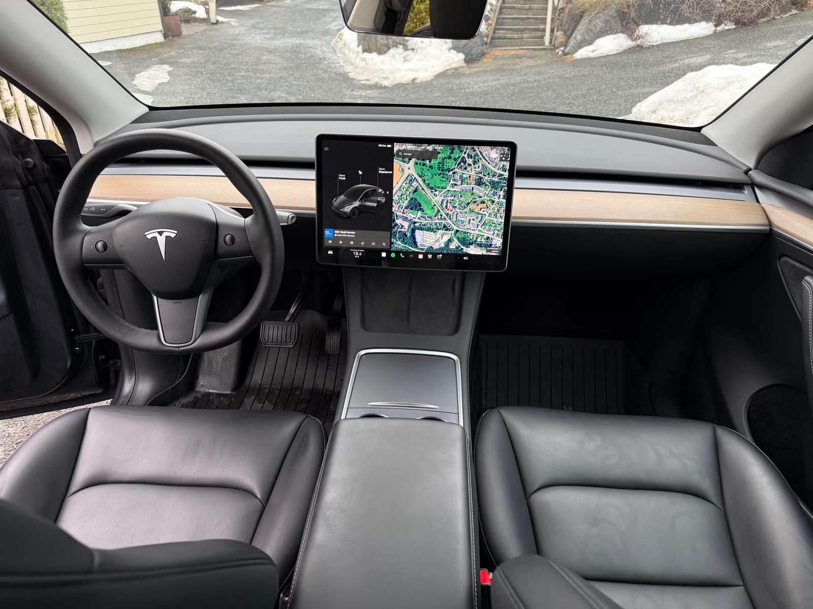 Tesla Model Y Long Range with GPS