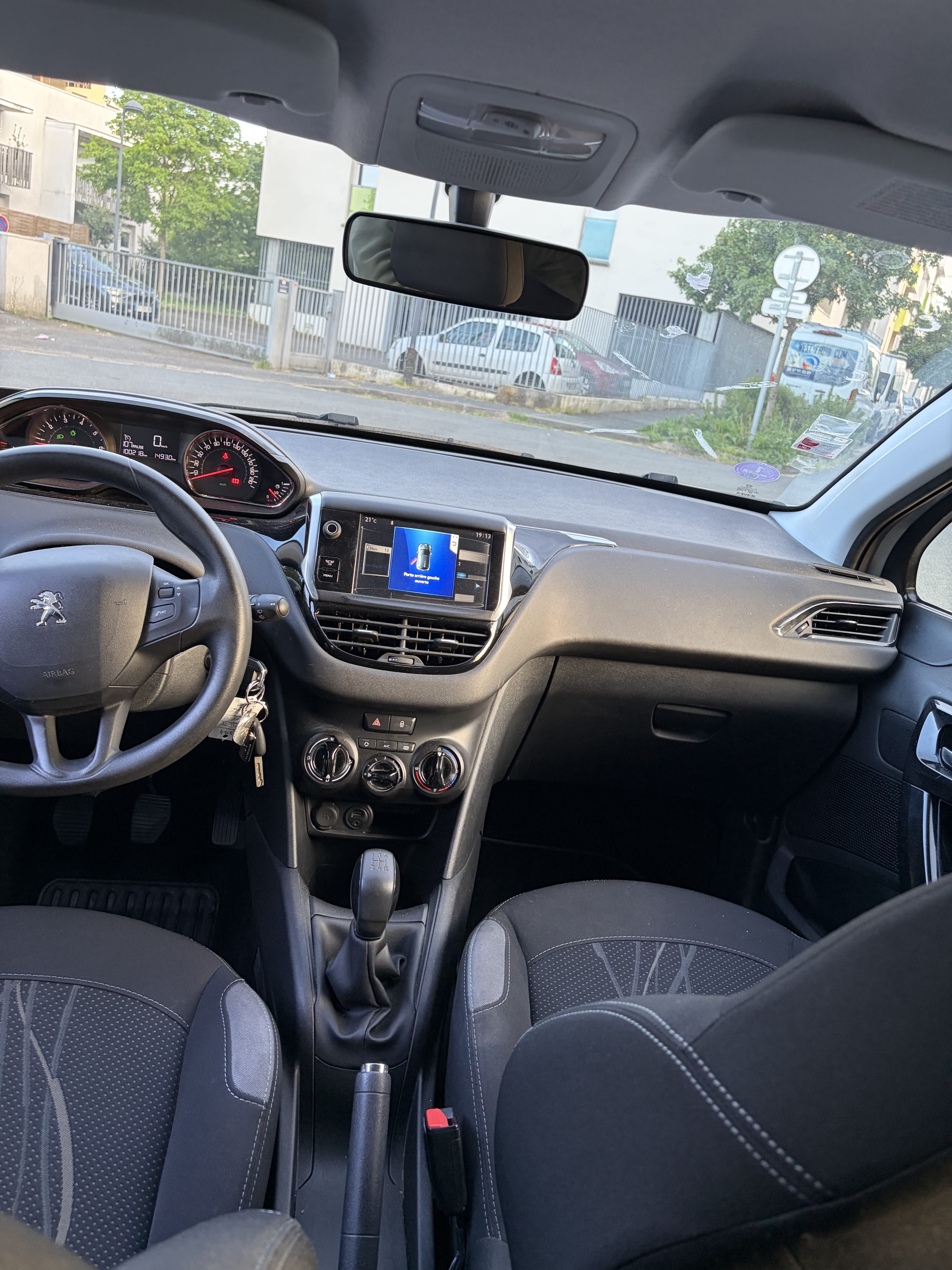 Peugeot 208 Propre et Économique avec Régulateur de vitesse