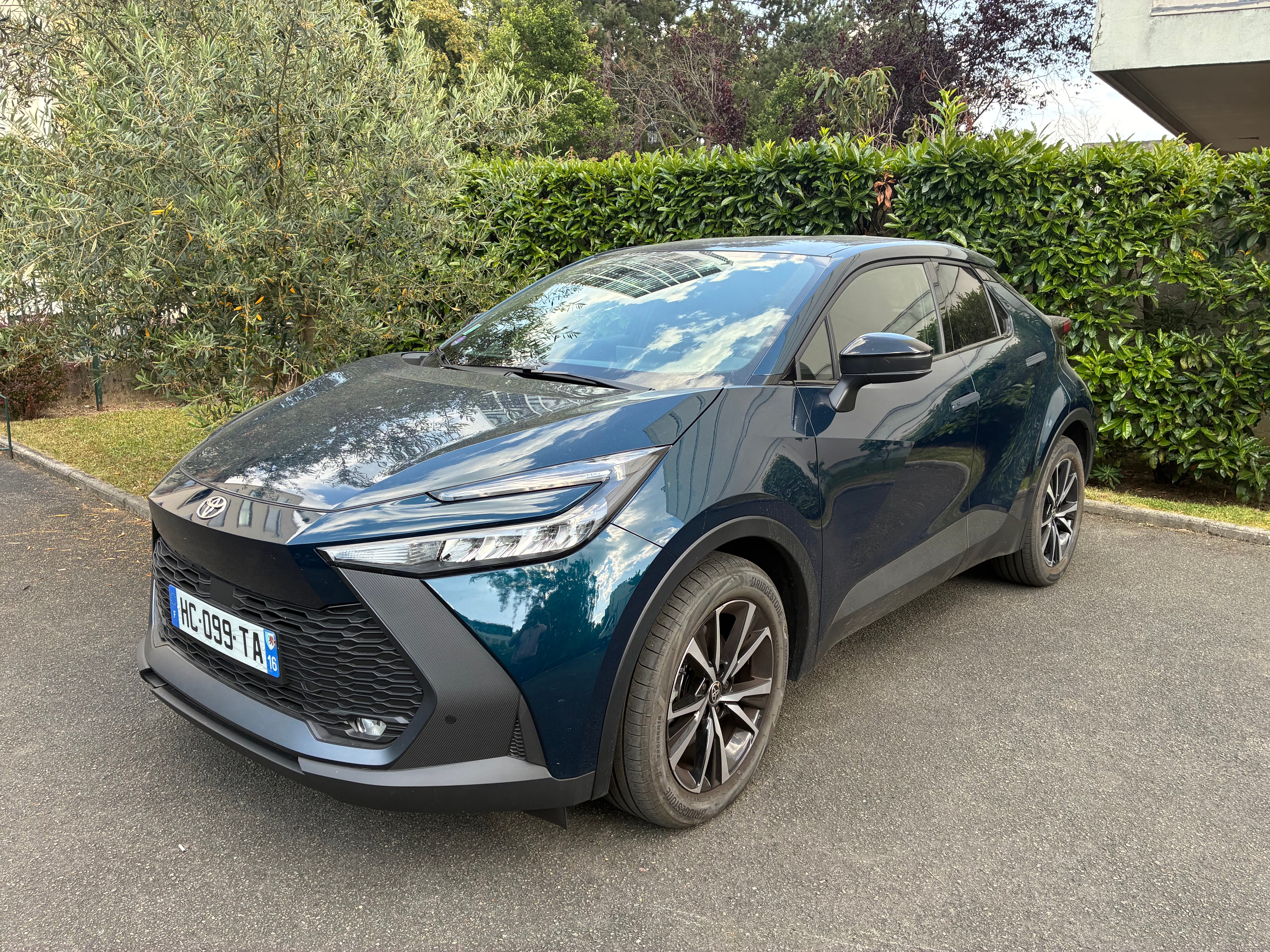 Toyota C-HR Hybrid, 2025, Essence 95 / Électrique (hybride), automatique