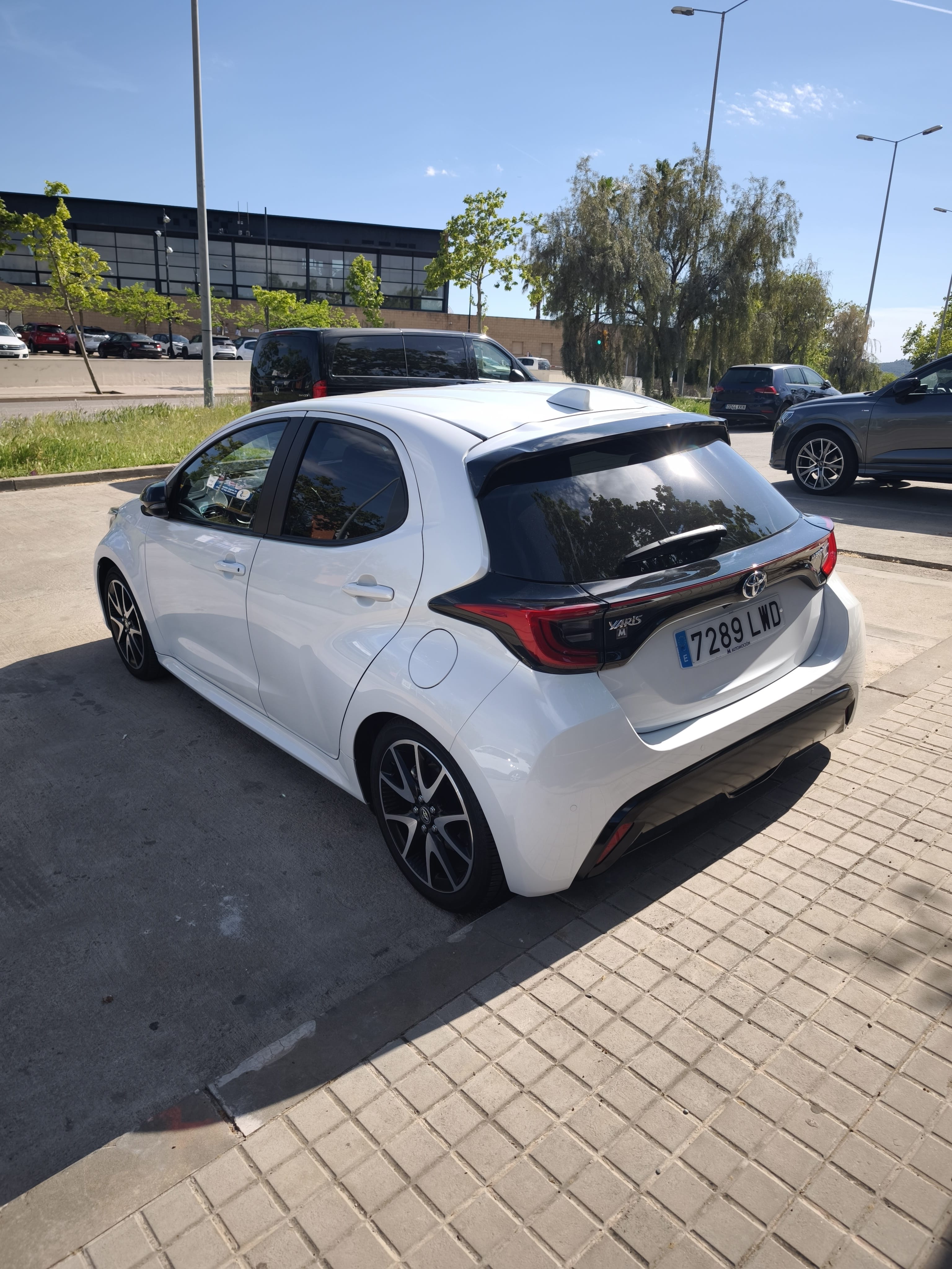 Toyota Yaris Híbrido con Cámara de marcha atrás
