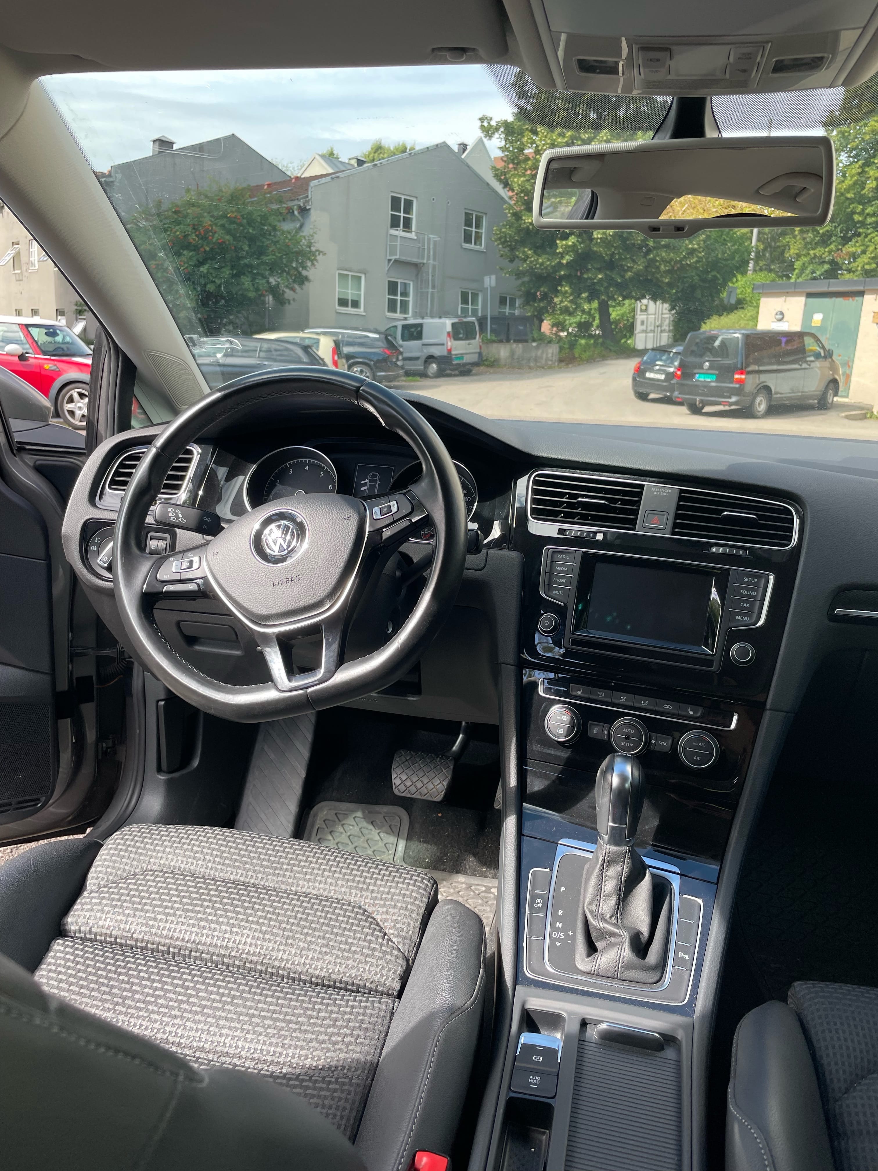 Volkswagen Golf Highline (2014) with Cruise control