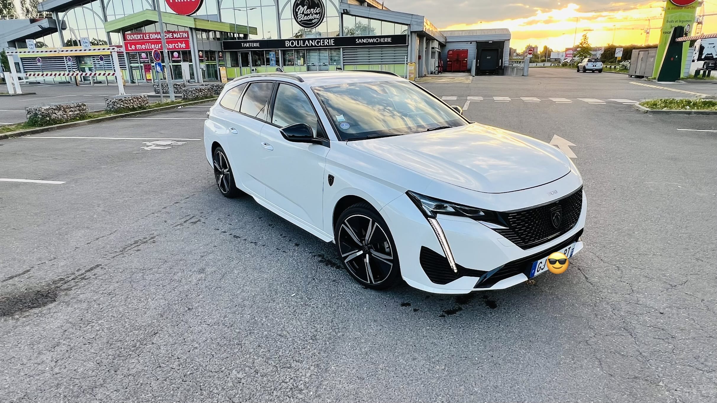 Peugeot 308 GT, 2022, Essence 95 / Électrique (hybride), automatique