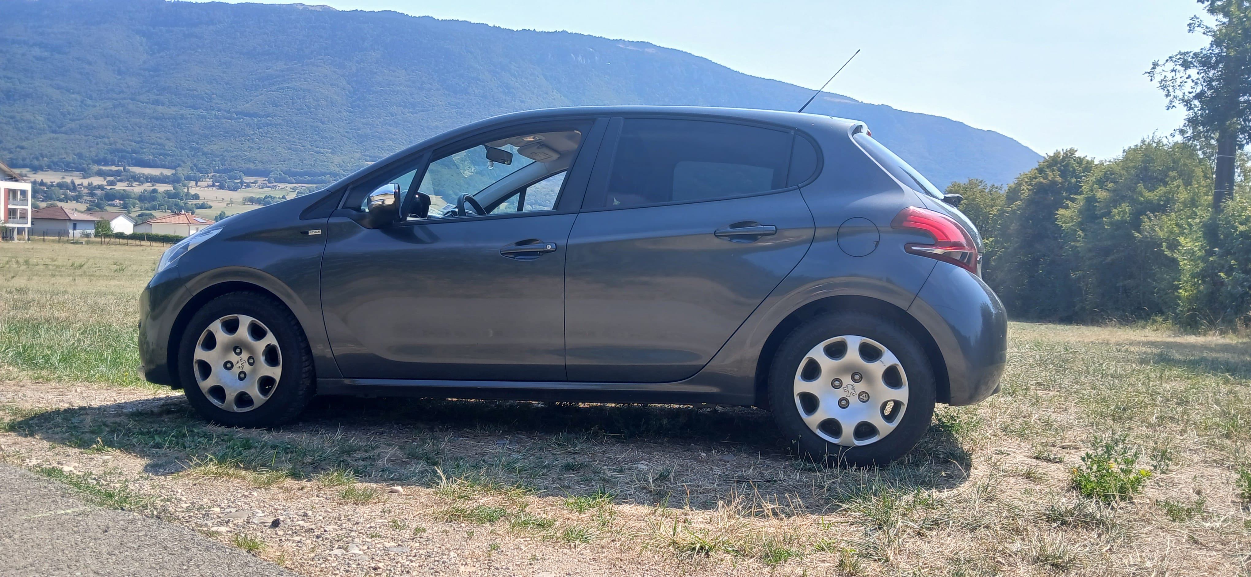 Peugeot 208 Style 1.2 Vti 82 CV avec Climatisation
