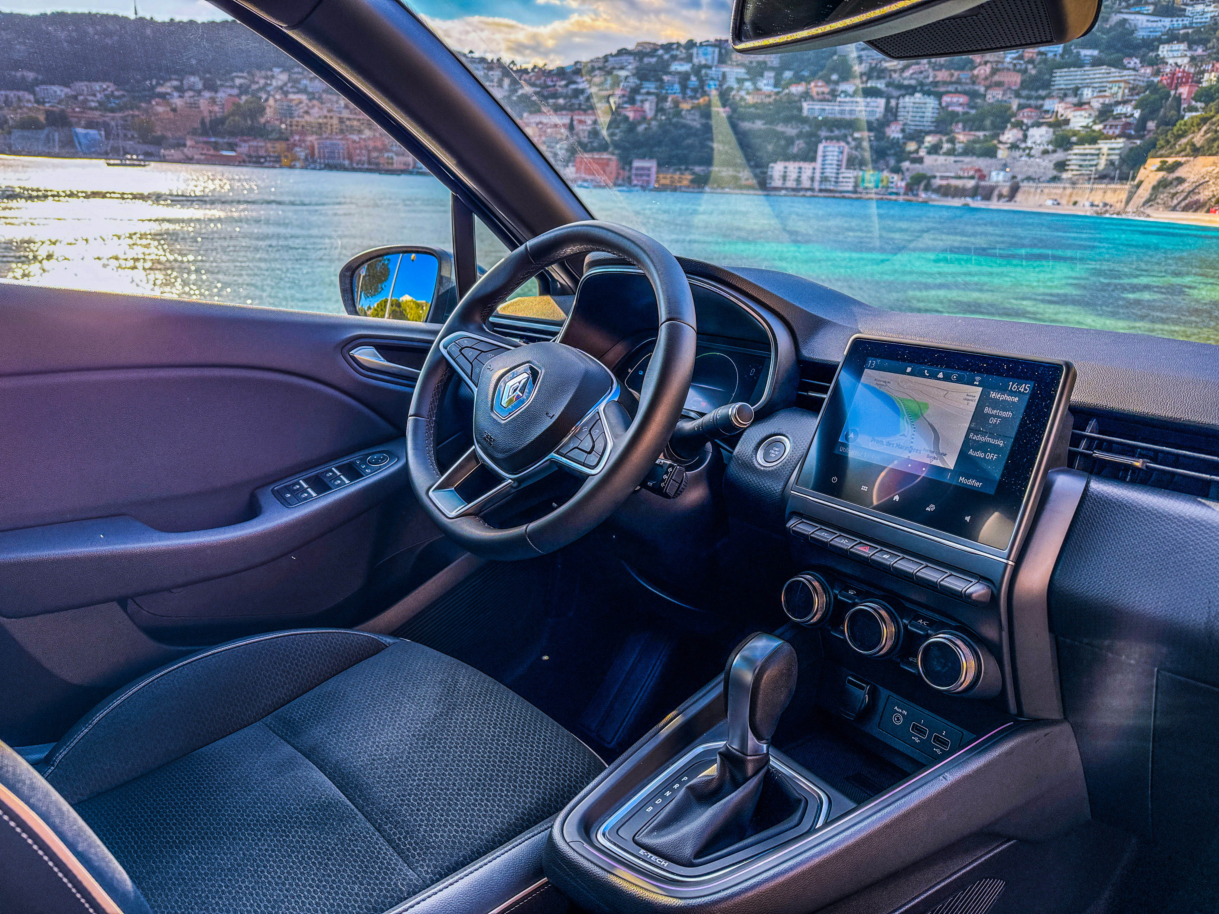 Renault Clio E-tech 708 avec Siège bébé