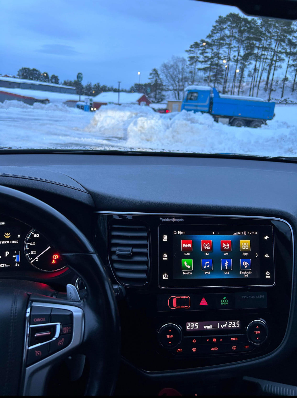 Mitsubishi Outlander Hybrid med Dashcam