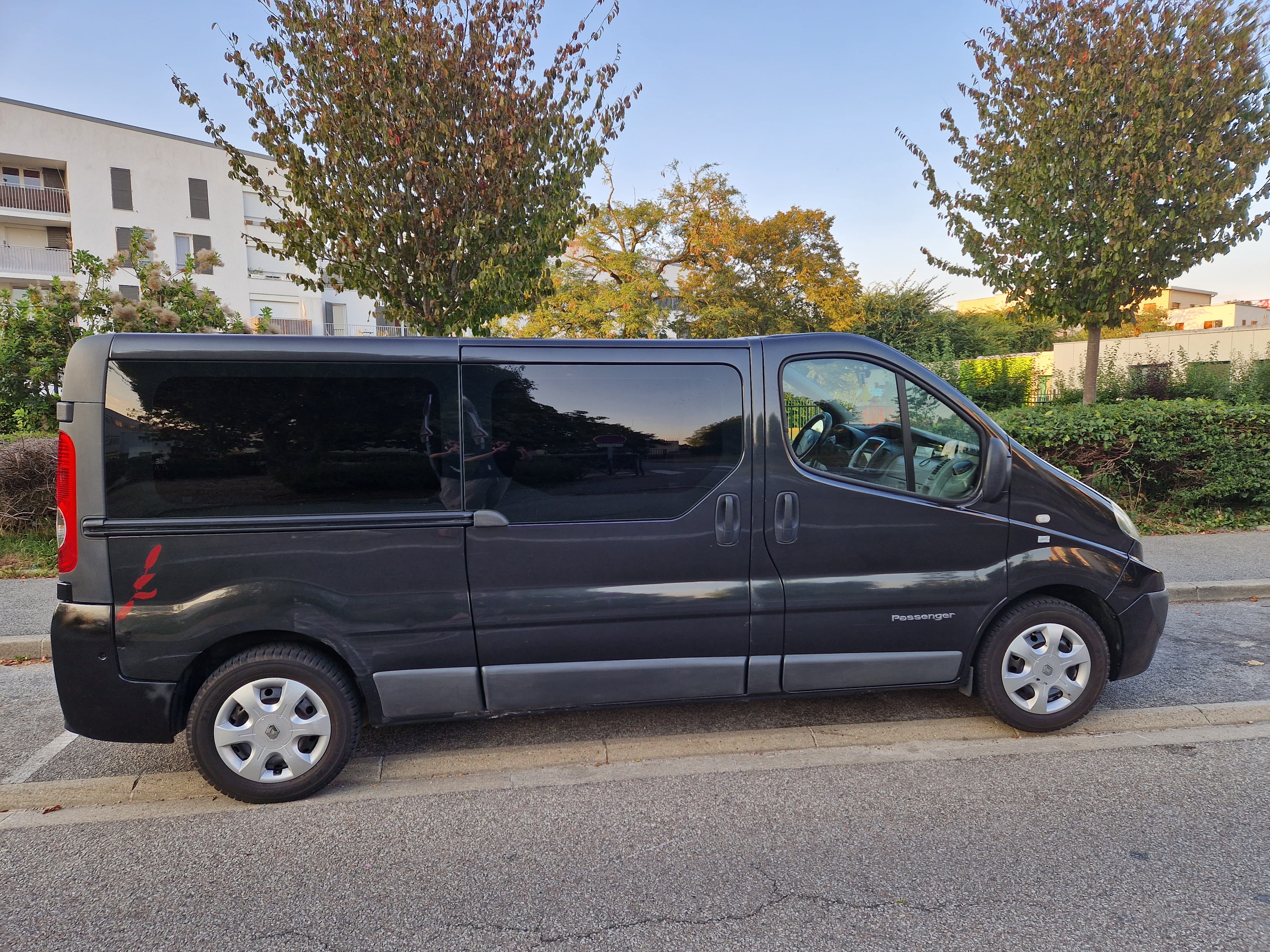 Renault Trafic Passenger 2.0 DCI 115 Grand passenger 9 places avec grand coffre ! avec GPS