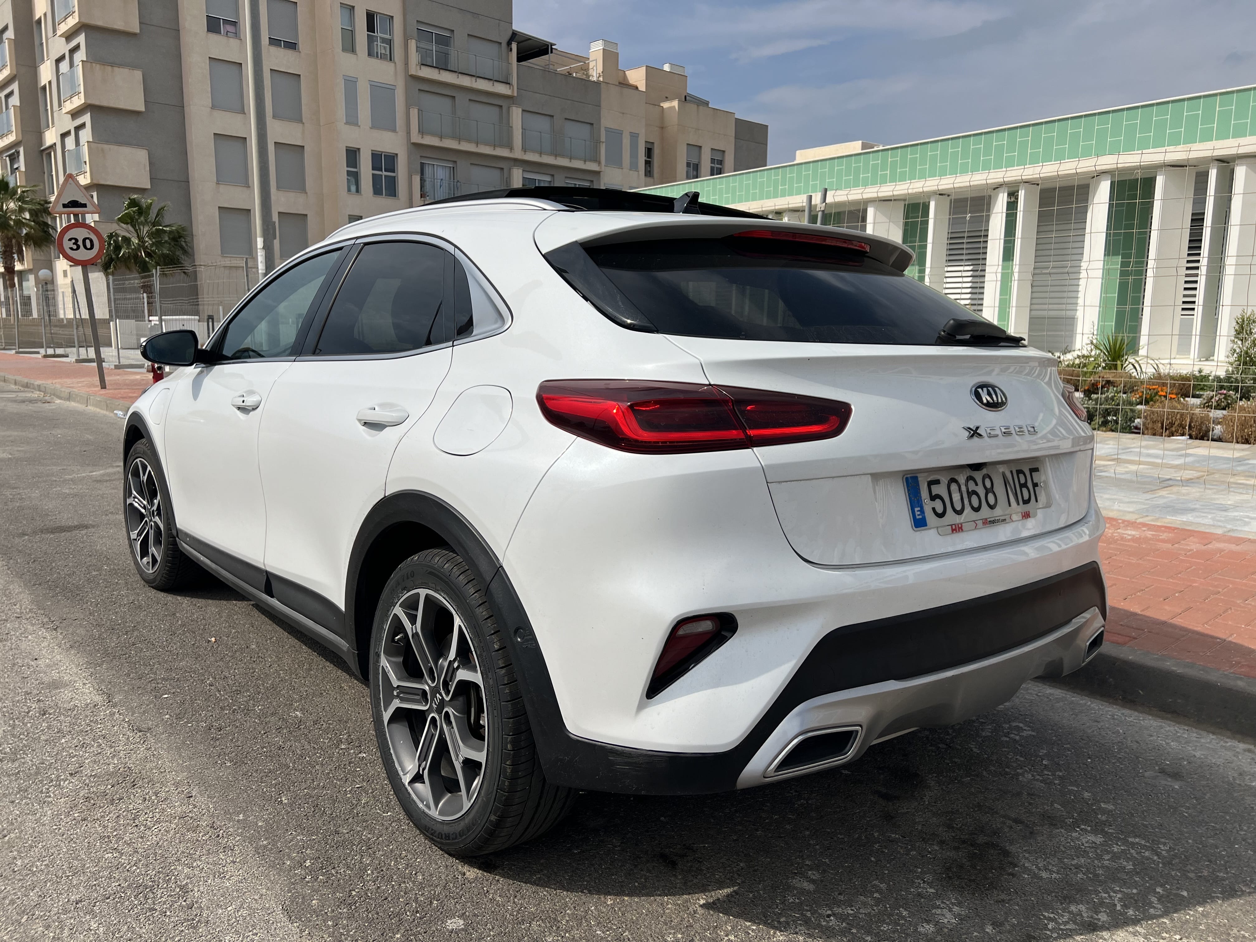 Kia XCeed Híbrido con techo solar con Control de velocidad