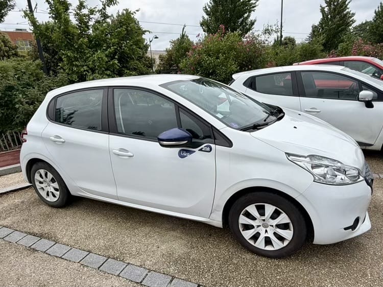 Peugeot 208 avec Climatisation