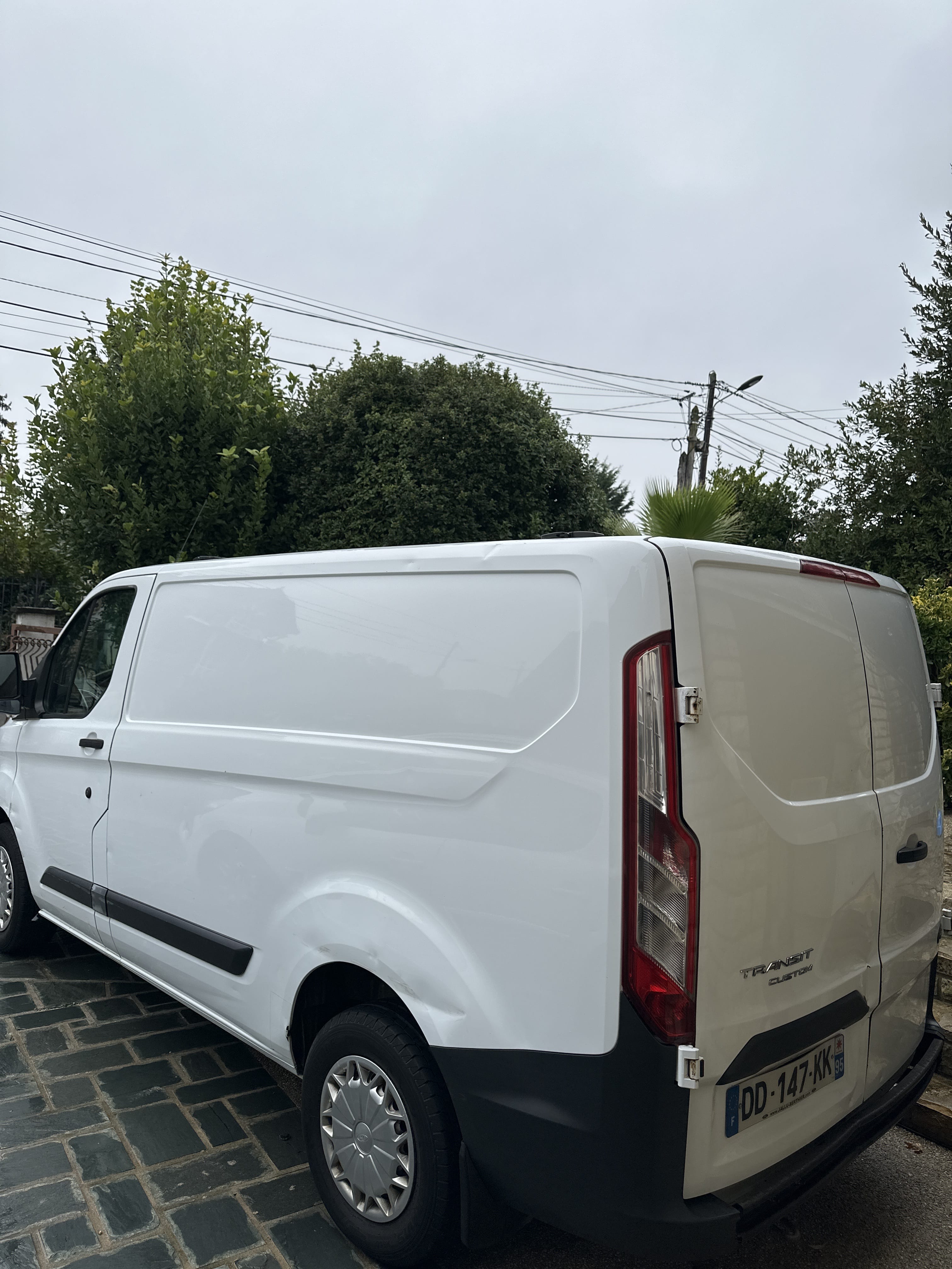 Ford Transit Custom Fourgon Utilitaire 2.2 TDCI (74 KW / 100ch) camion avec Régulateur de vitesse