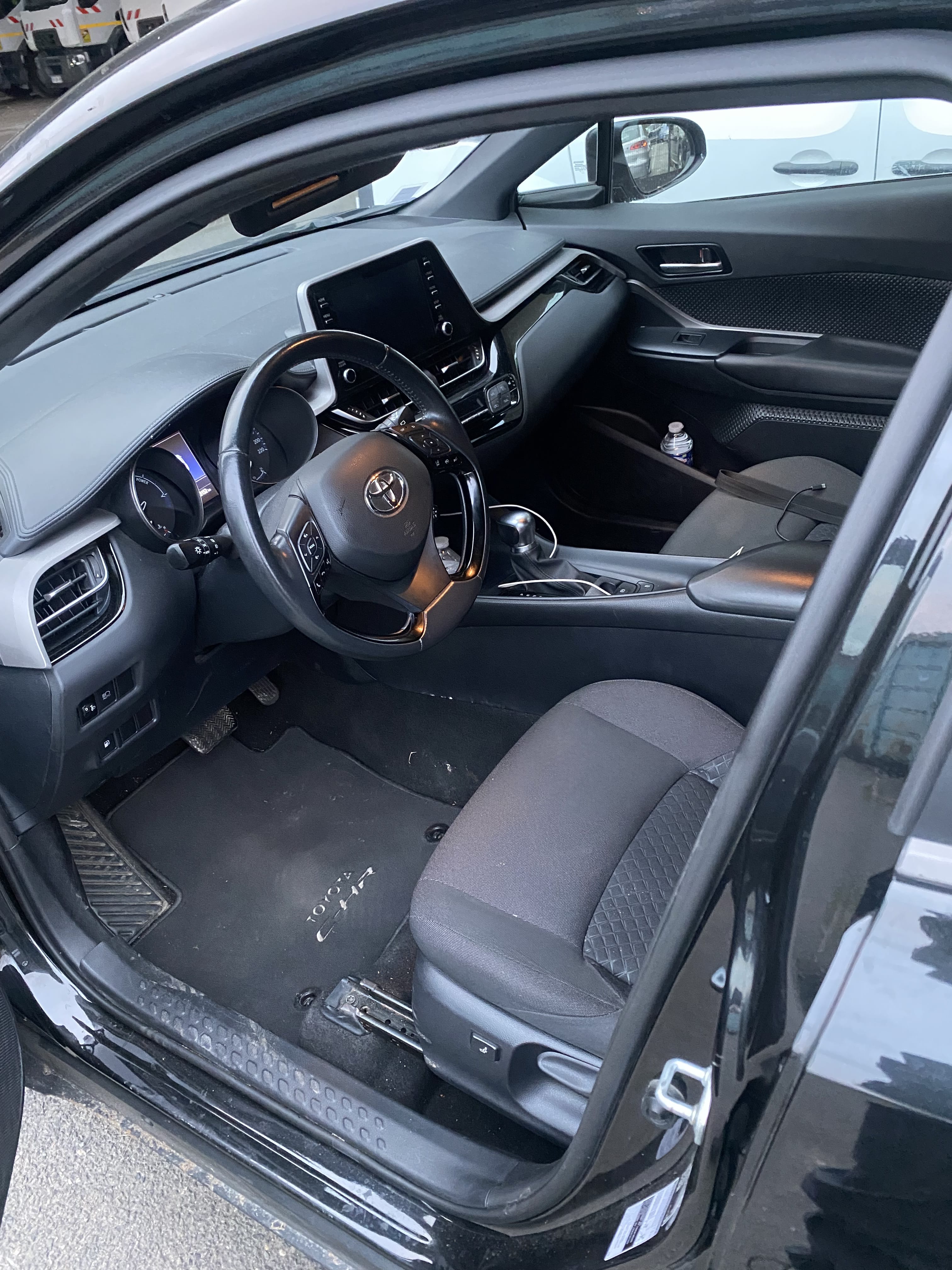 Toyota C-HR Hybrid avec Apple CarPlay