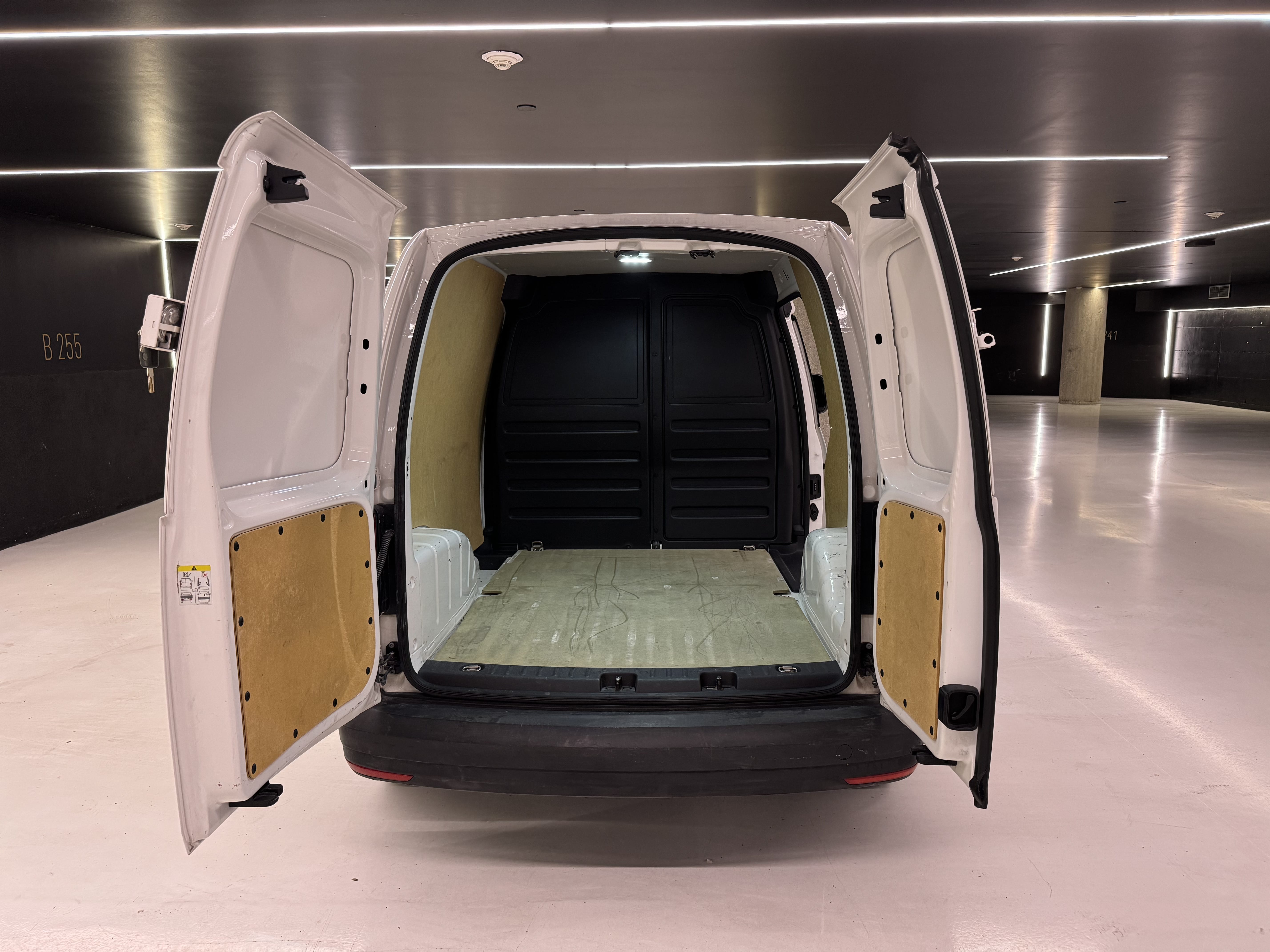 Volkswagen Caddy Van con Entrada de Audio/iPod