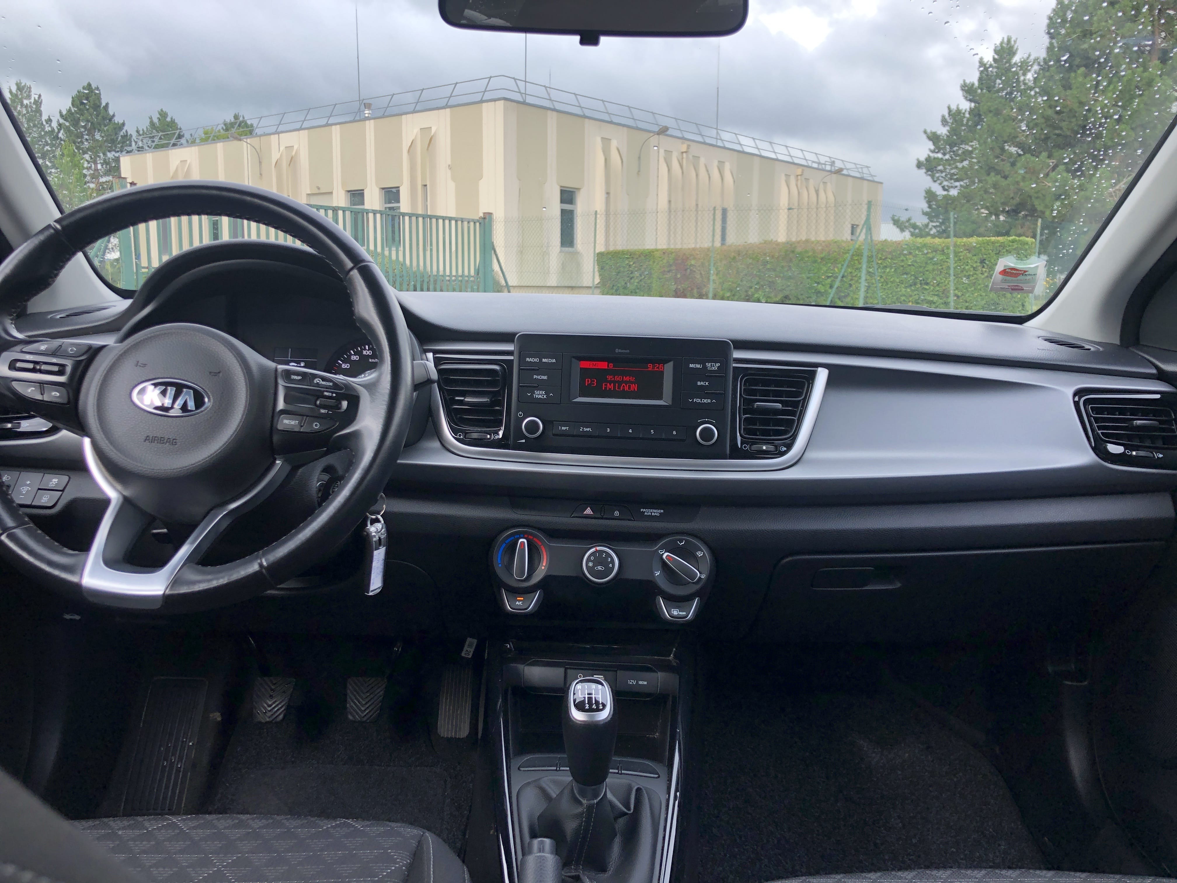 Kia Rio 1.4 CRDi 90 cv (19096) 43L EQ557PB avec Siège bébé