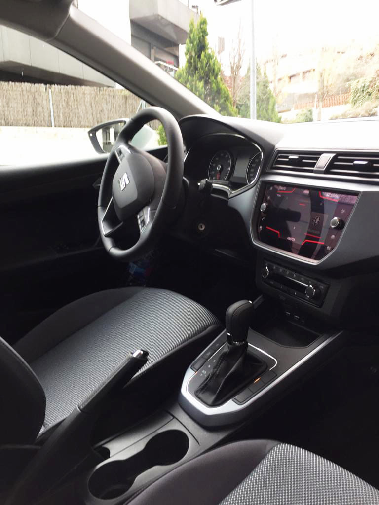 Seat Arona (Entrega coche a Domicilio) con Entrada de Audio/iPod