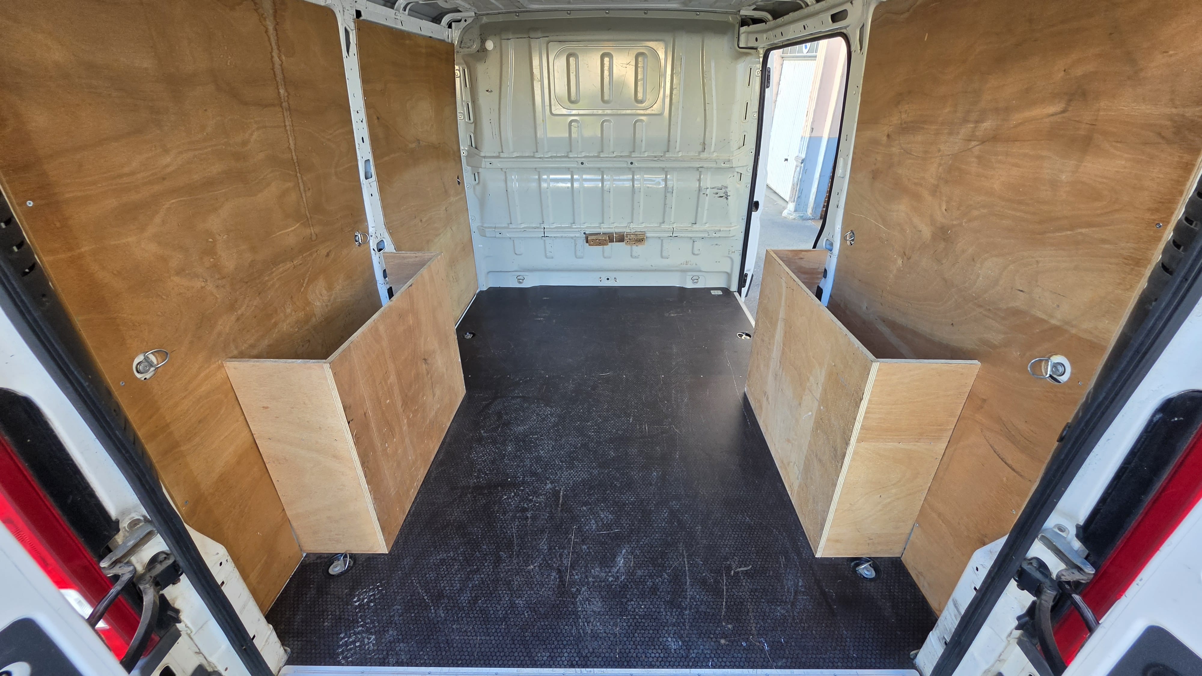 Peugeot Boxer Peugeot Boxer L1H1 – 8m3 - Réservation instantanée arrivée autonome