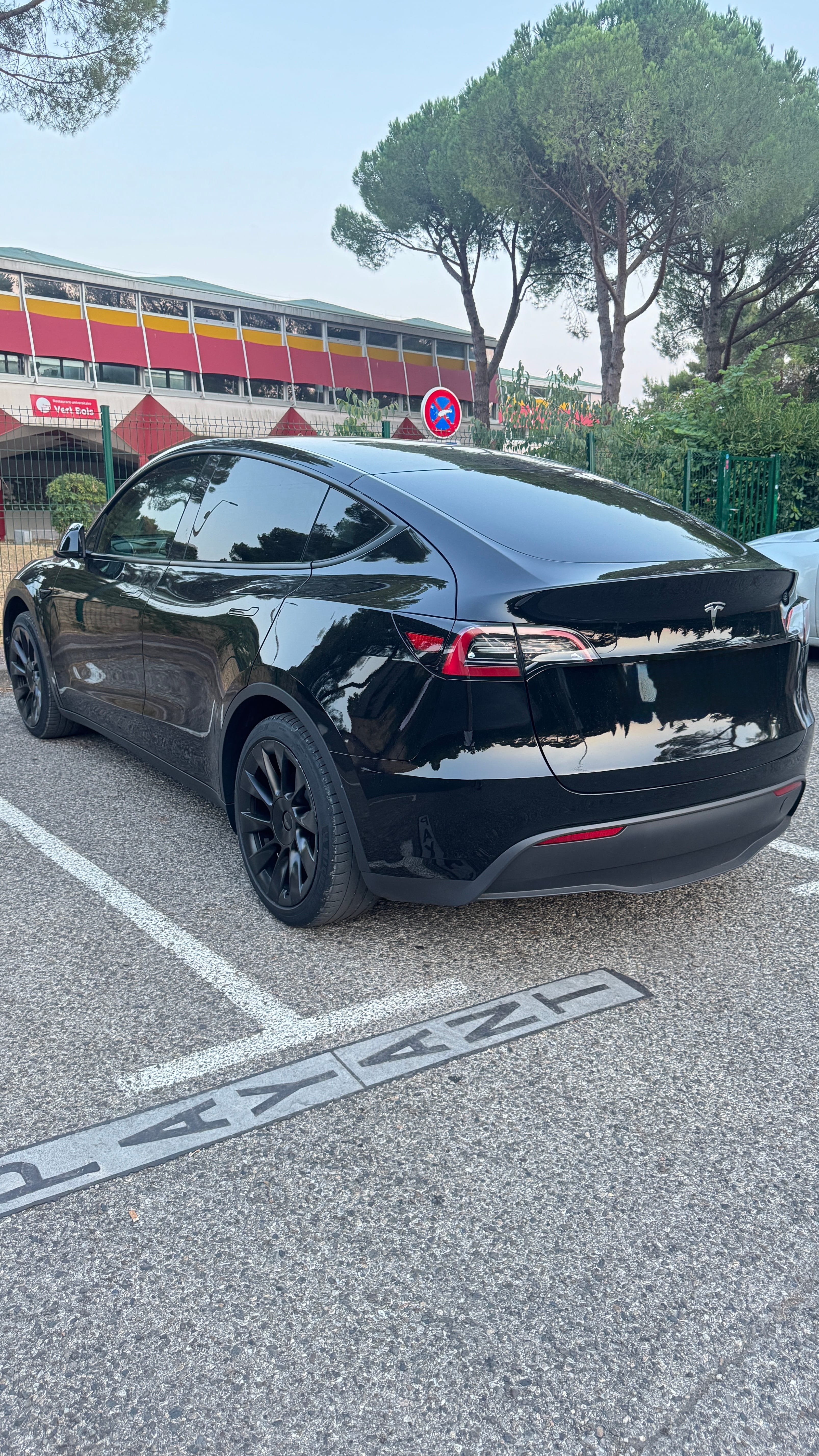 Tesla Model Y met Achteruitrijcamera