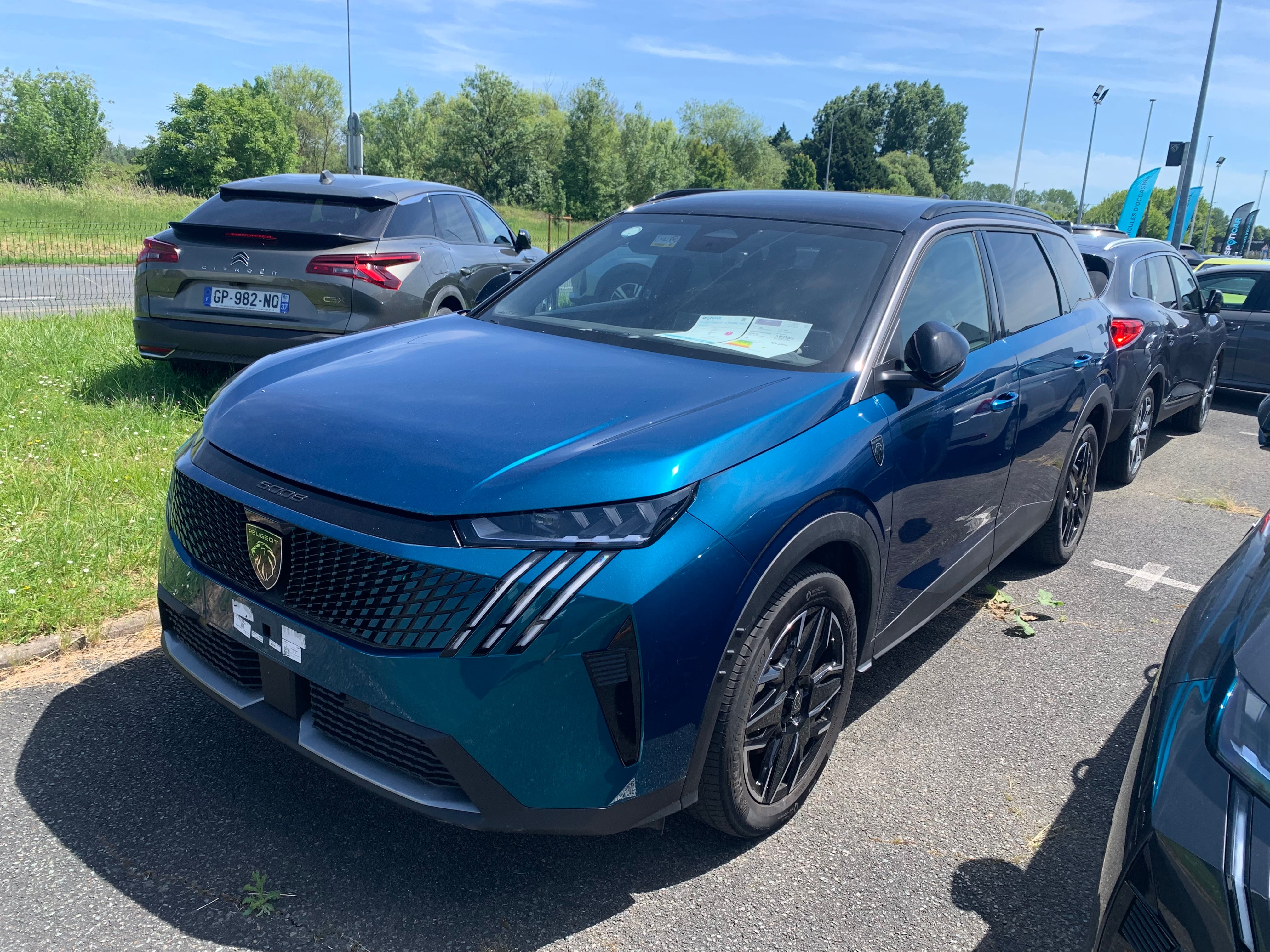 Peugeot 5008, 2025, Essence 95 / Électrique (hybride), automatique, 7 places