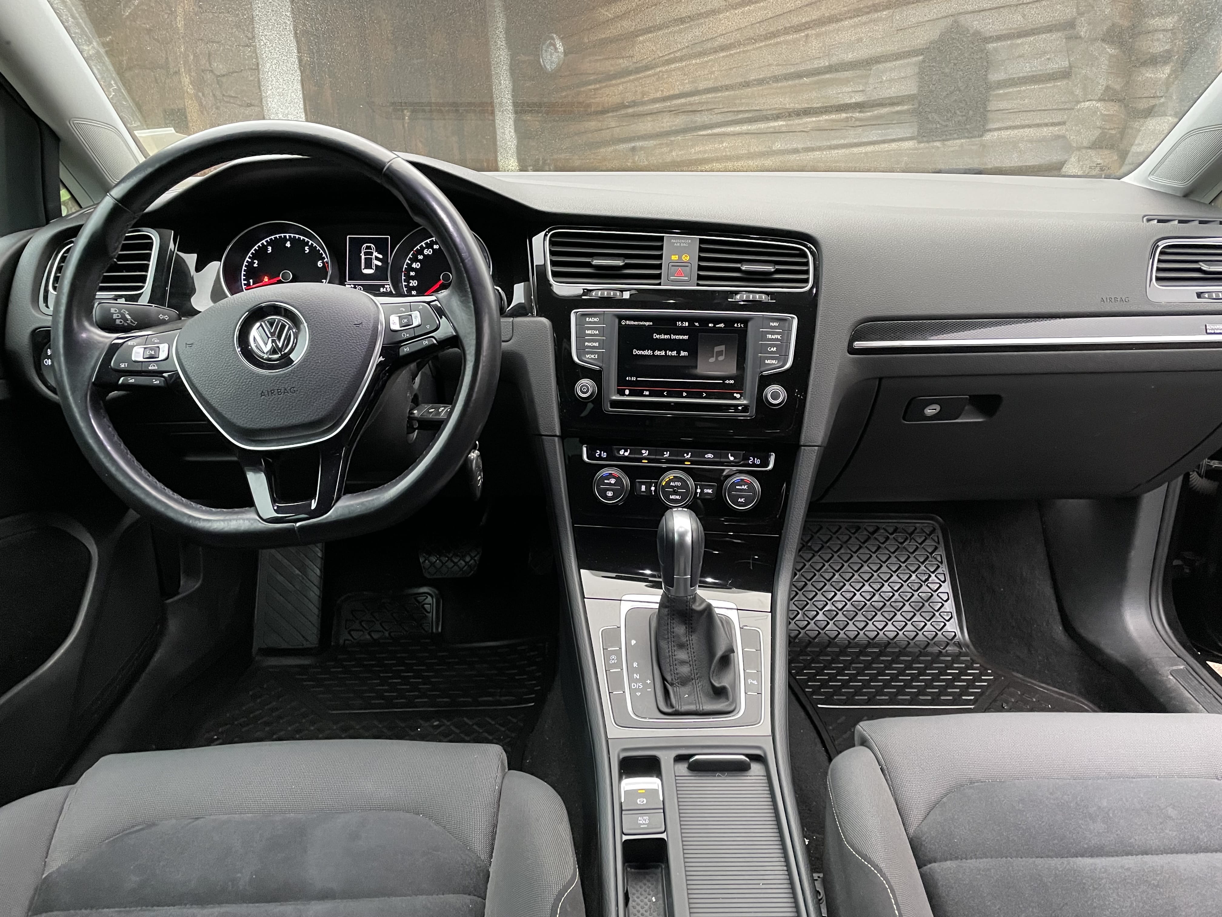 Volkswagen Golf with Cruise control