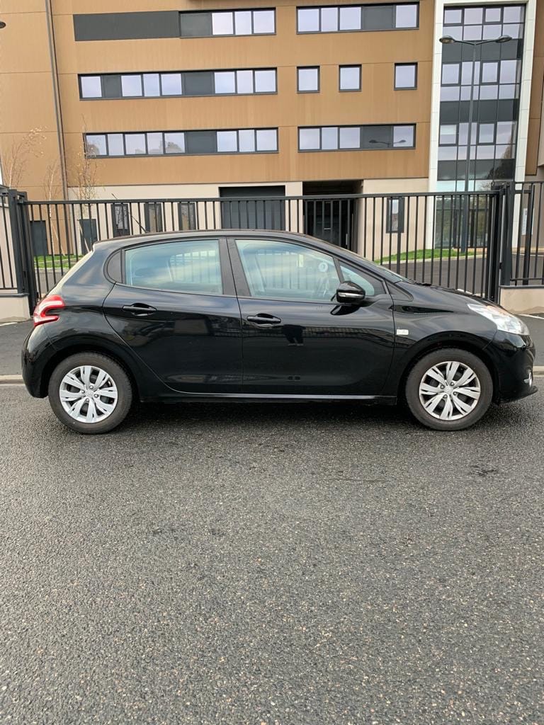 Peugeot 208, 2014, Diesel, automatique