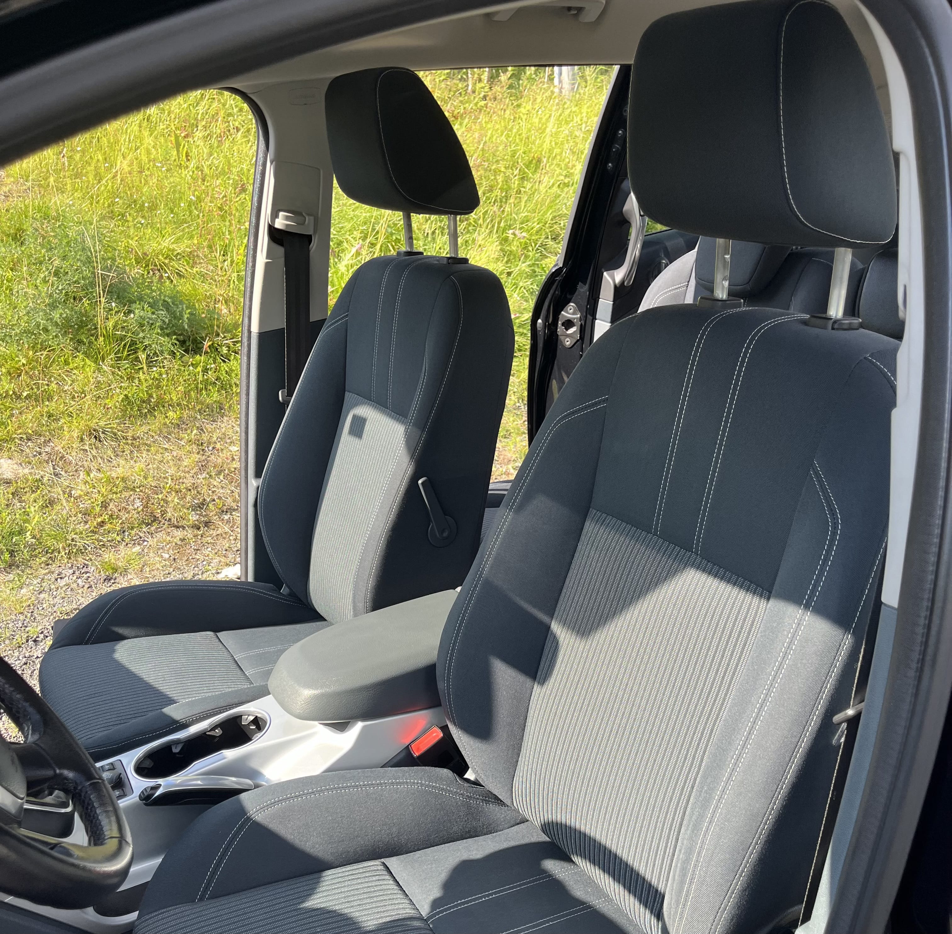 Ford C-Max Brand new spike tires med Lydinngang